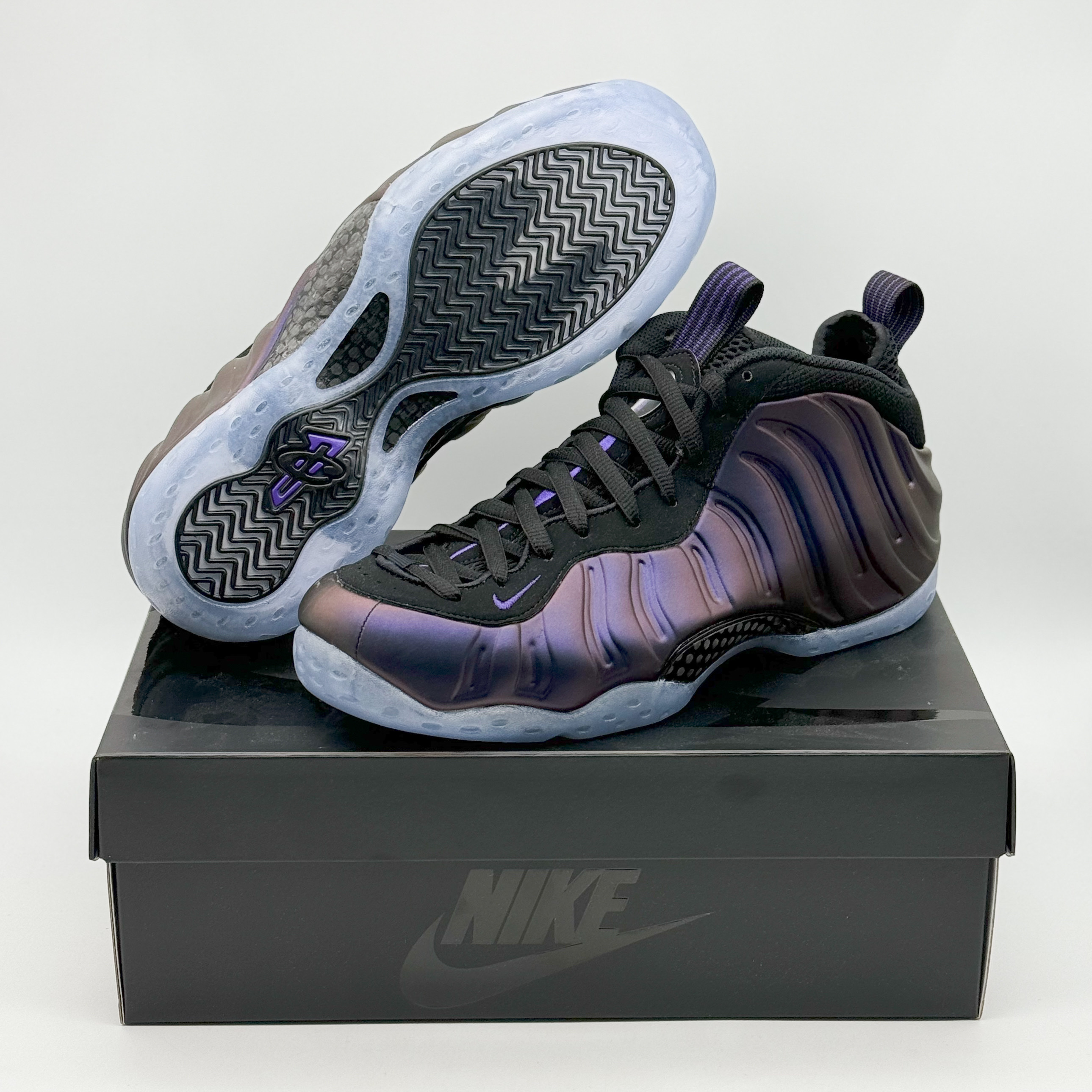 Nike Air Foamposite One Black Varsity Purple 착용 스타일 - 1