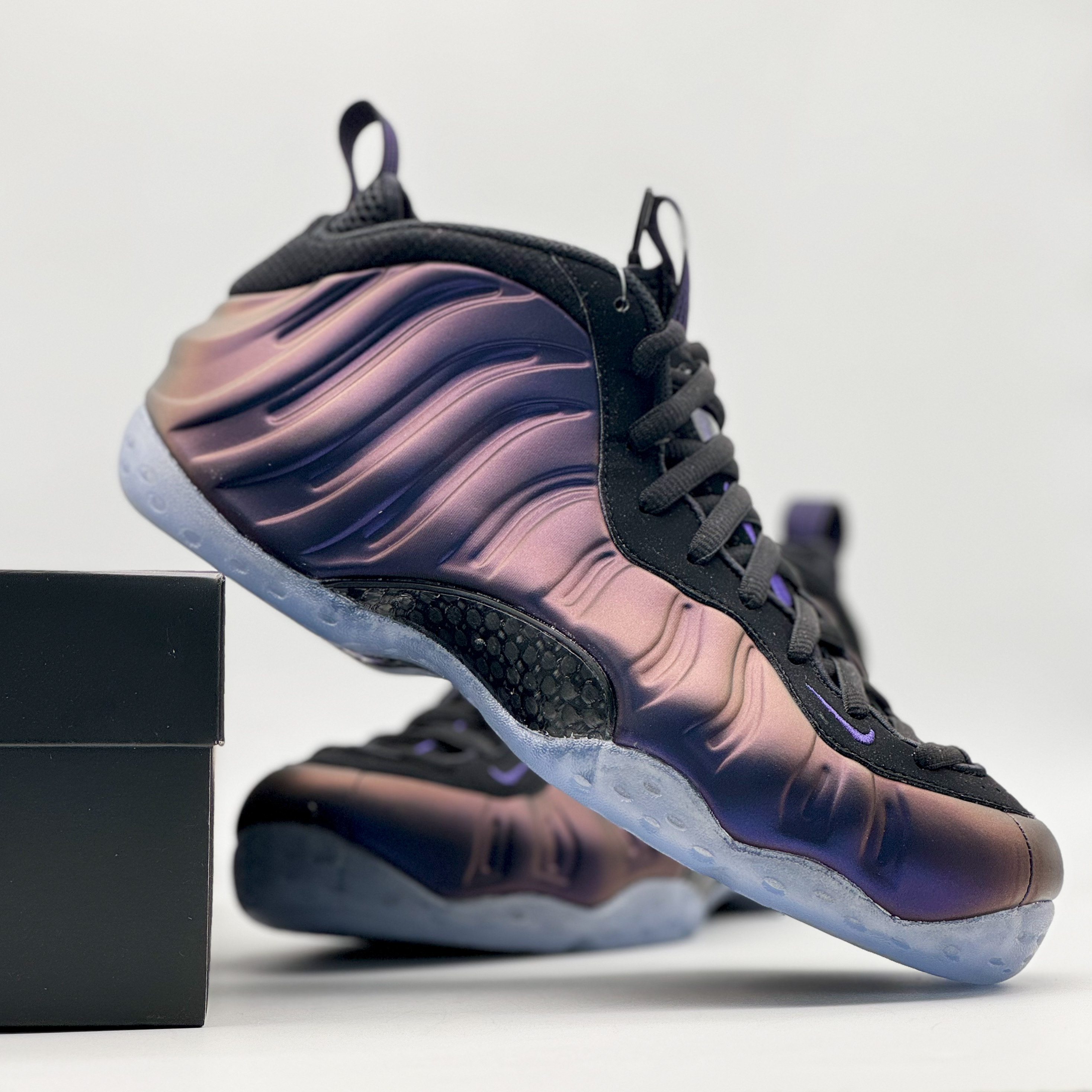 Nike Air Foamposite One Black Varsity Purple 착용 스타일 - 4