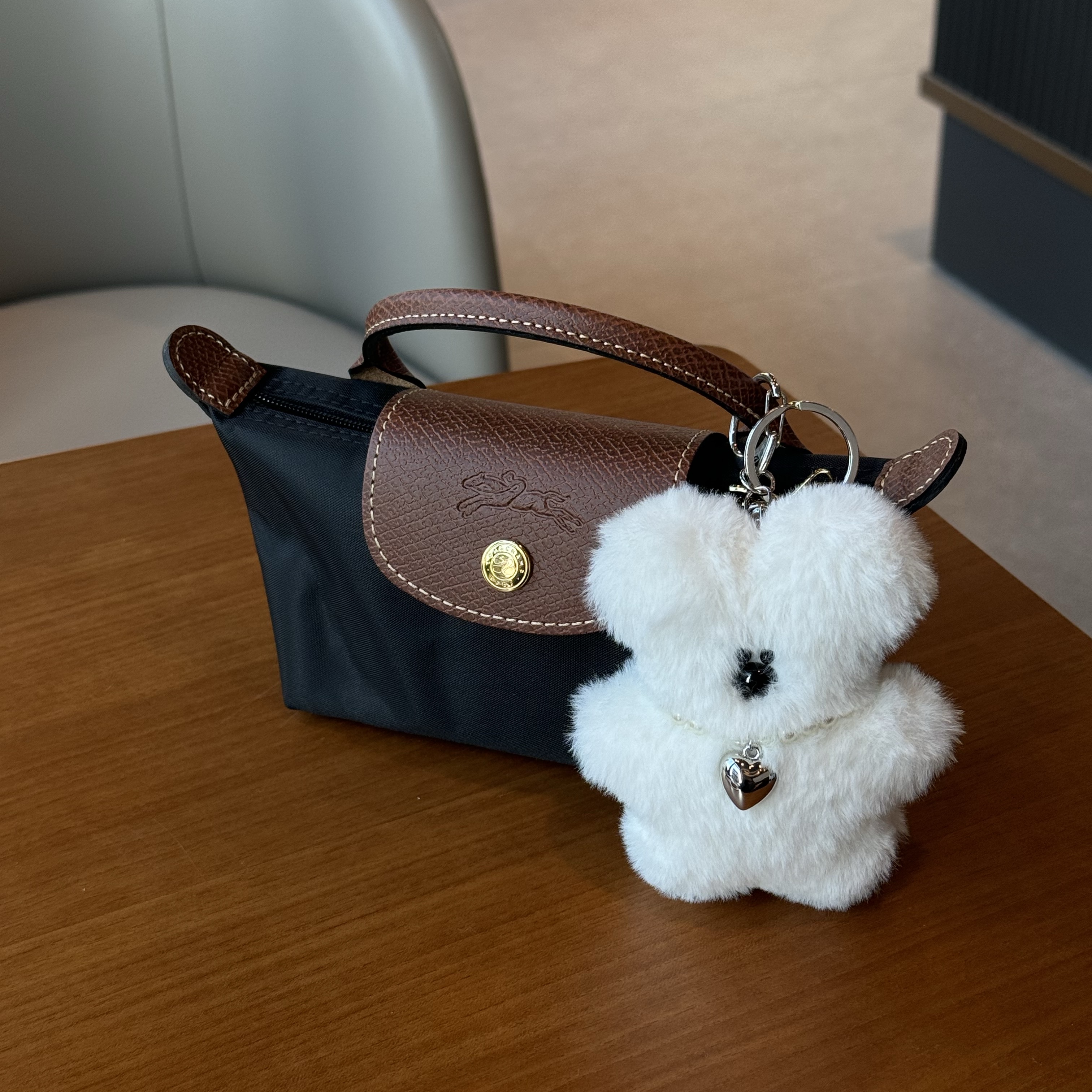Longchamp Le Pliage Original Handle Pouch Black 착용 스타일