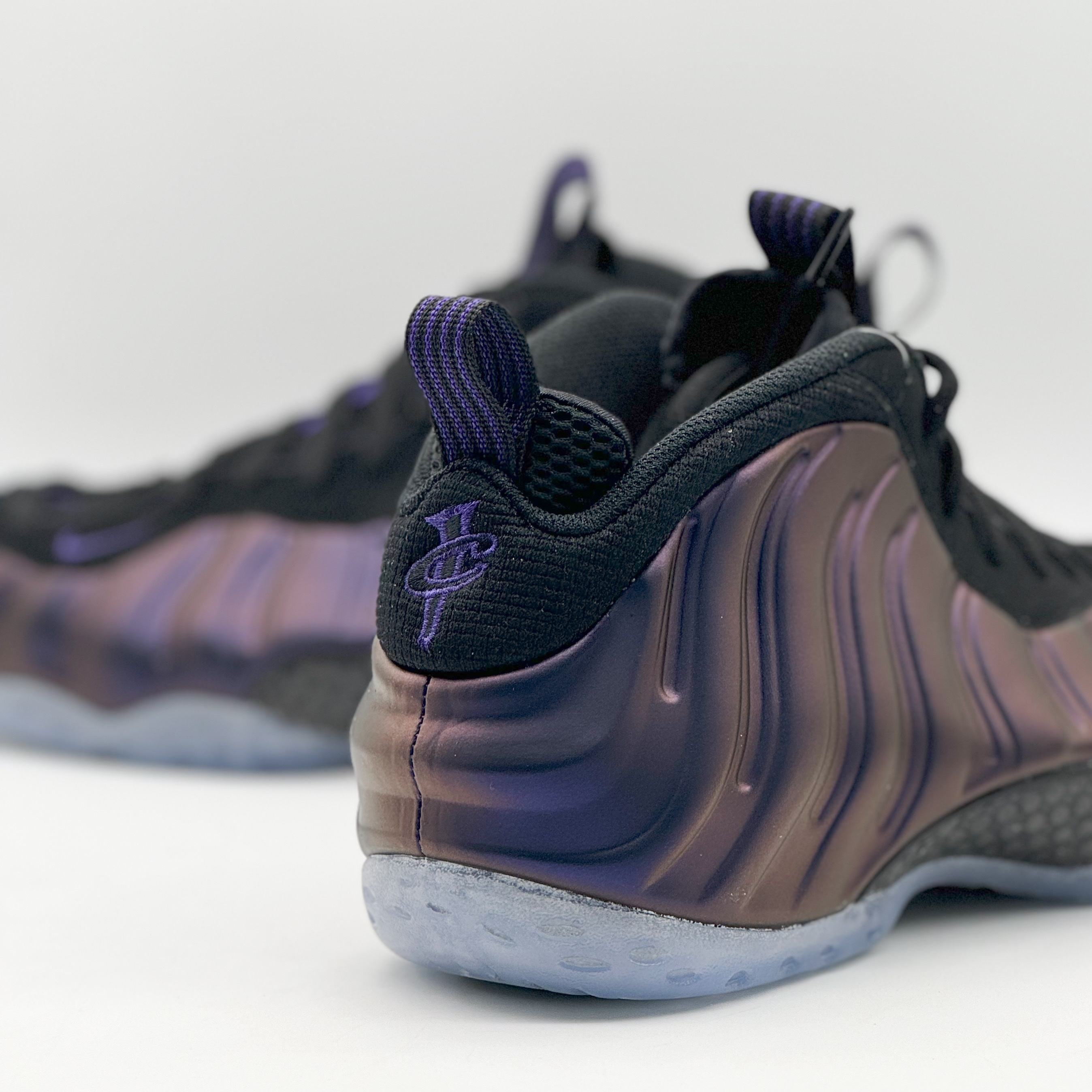 Nike Air Foamposite One Black Varsity Purple 착용 스타일 - 3