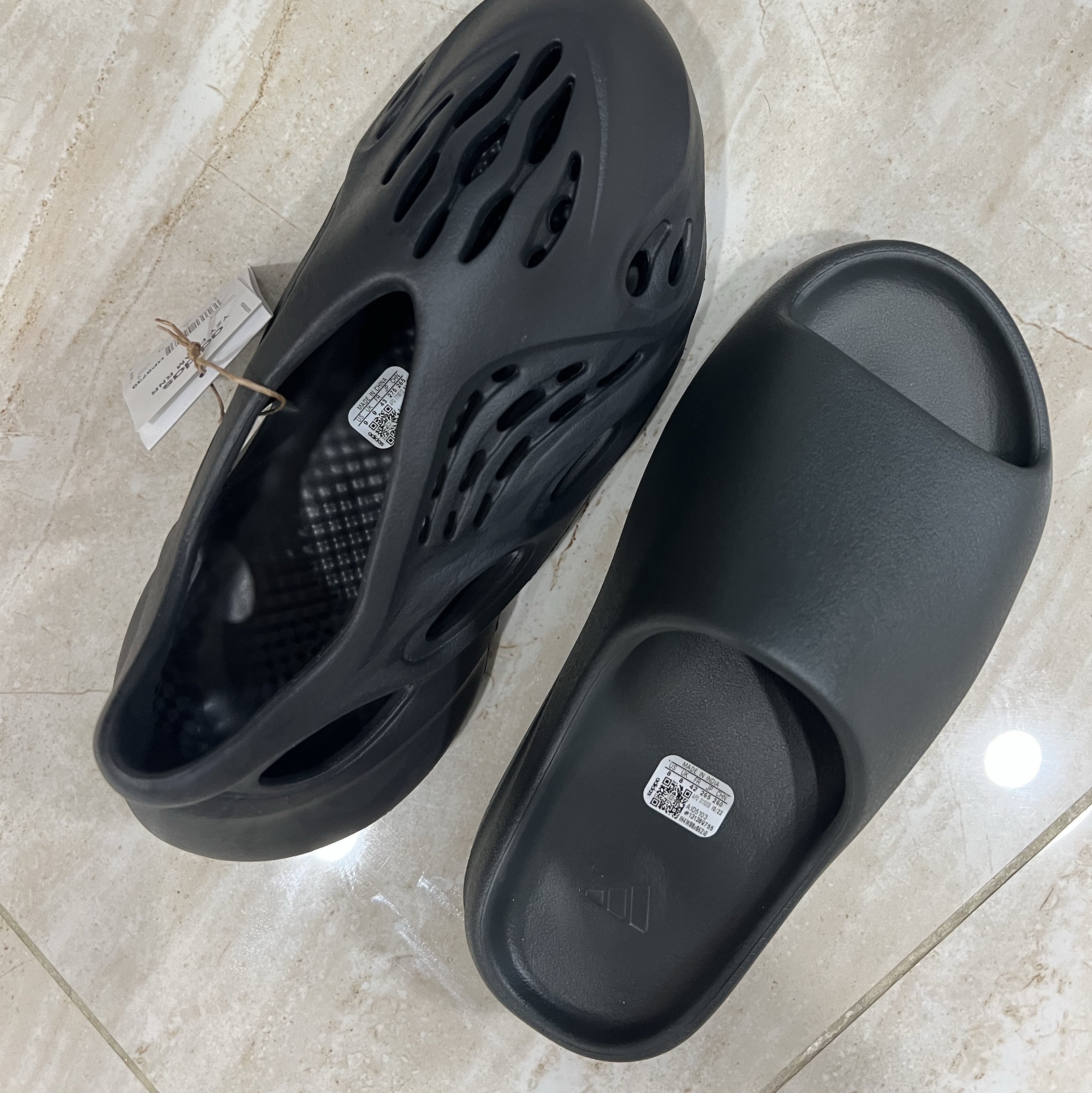 Adidas Yeezy Foam RNNR Onyx 착용 스타일