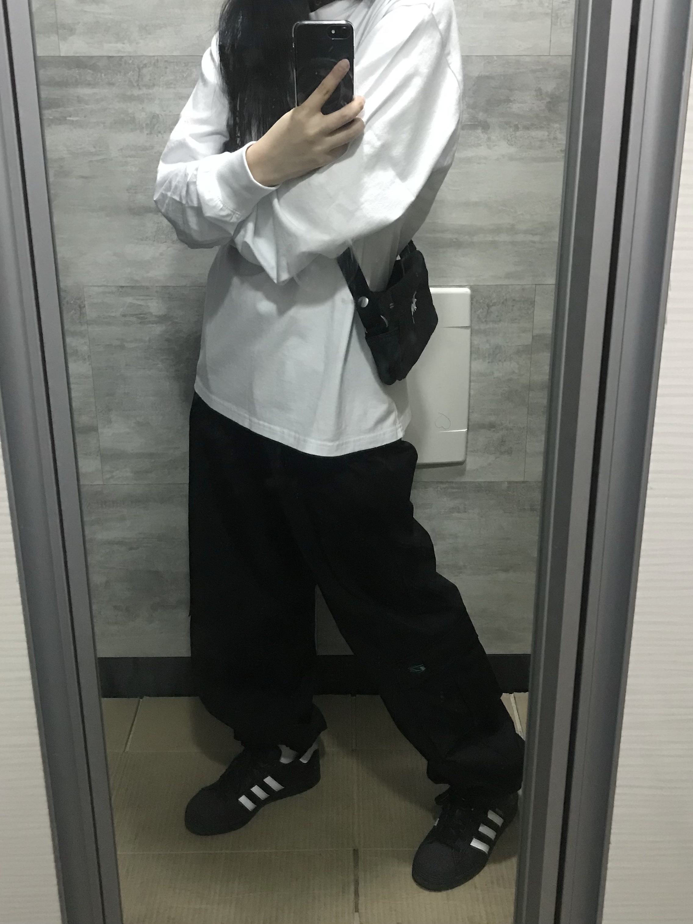 Stussy Canvas Side Pouch Washed Black, Adidas Superstar Core Black White 착용 스타일