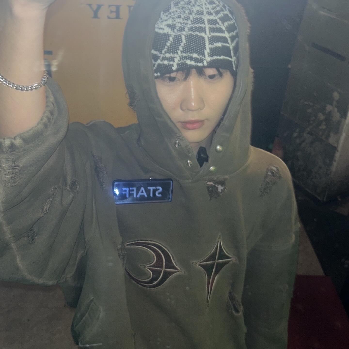 Thug Club Rock Hoodie Khaki - Offline Store Exclusive 착용 스타일