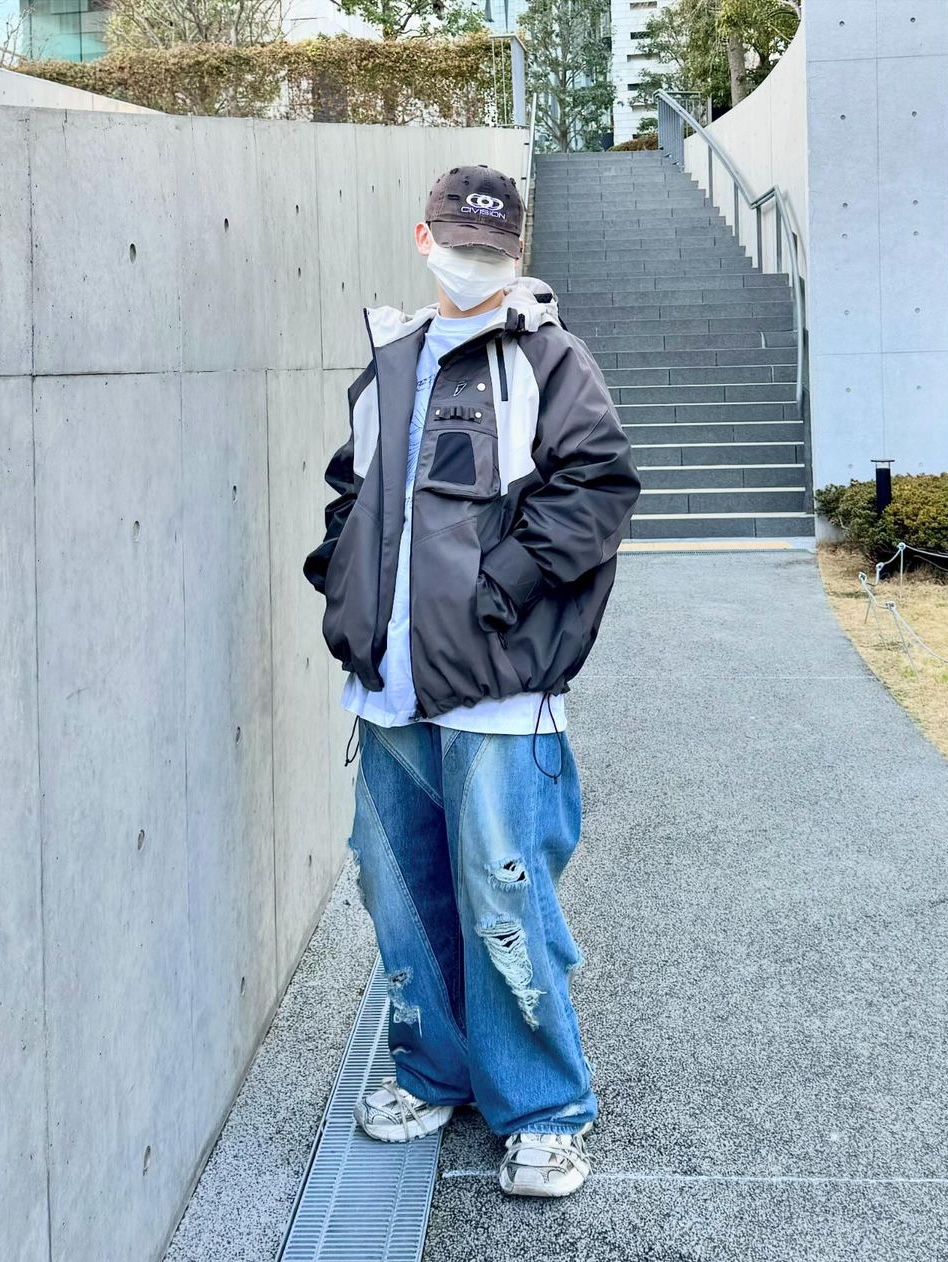 Civision by CSC Vision Distressed Denim Pants Washed Blue, Civision by CSC Vison Destroyed Cap Washed Black 착용 스타일 - 1