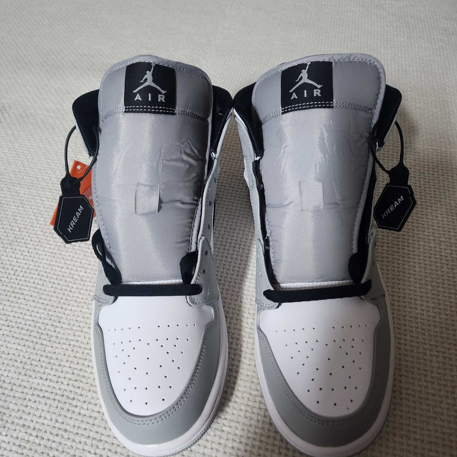 Jordan 1 Mid Light Smoke Grey 착용 스타일 - 1