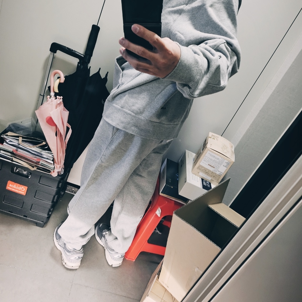 Nike x Drake Nocta Fleece Pants Dark Heather Grey (FN7661-063) 착용 스타일