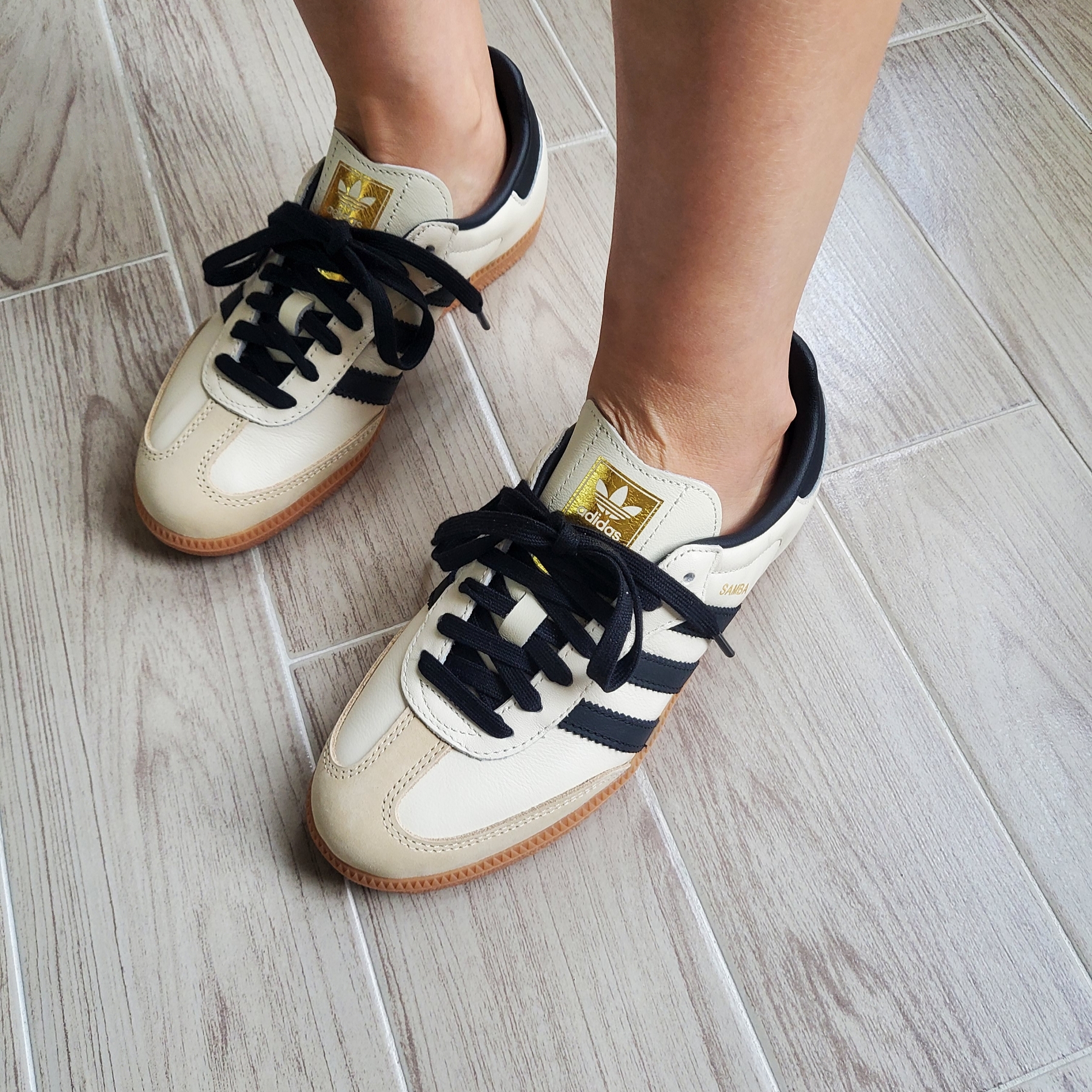 (W) Adidas Samba OG Cream White Core Black 착용 스타일 - 1