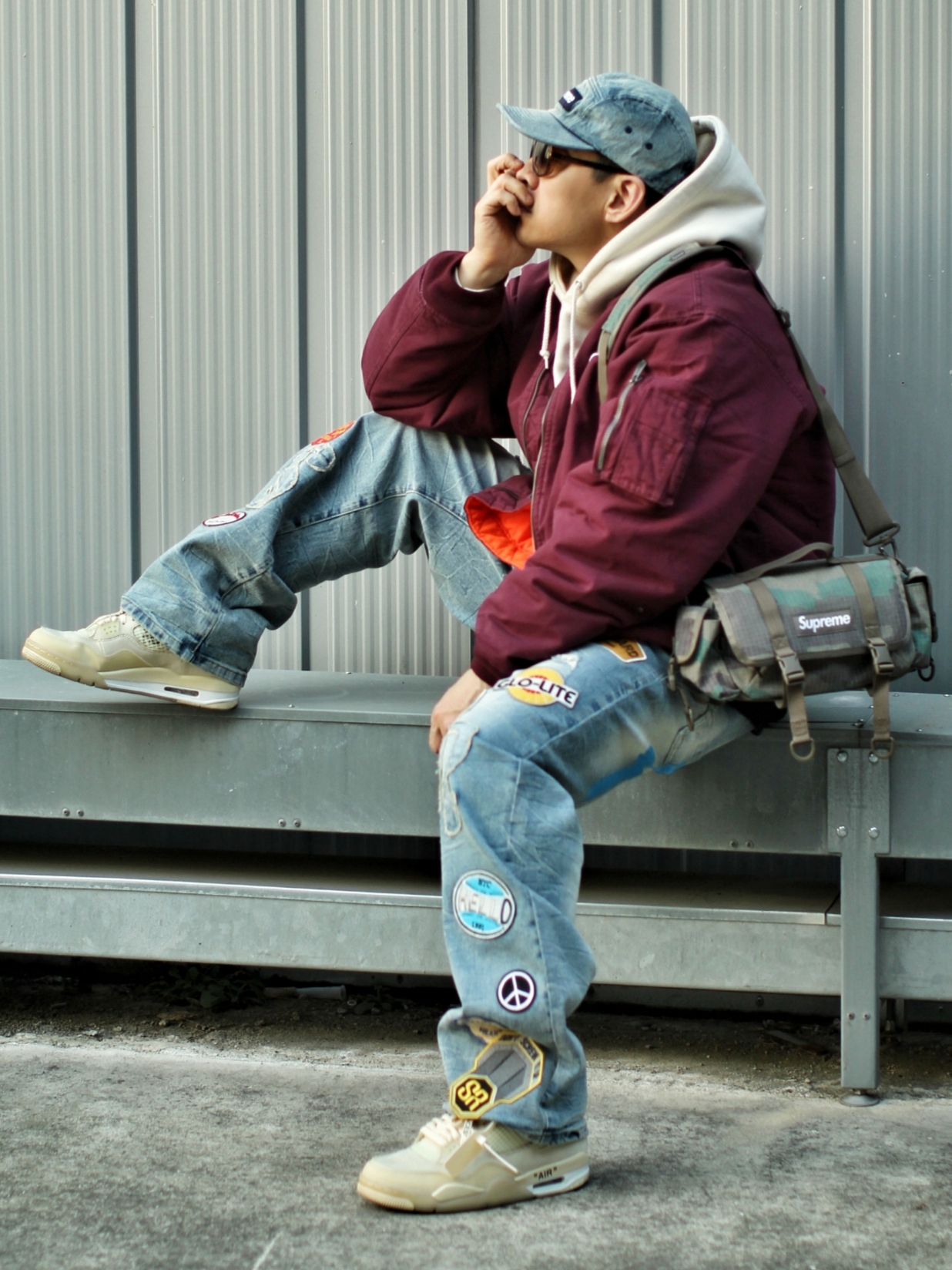 Supreme Washed Chino Twill Camp Cap Dirty Indigo - 24SS, Supreme Mini Duffle Bag Woodland Camo - 24SS 착용 스타일 - 1