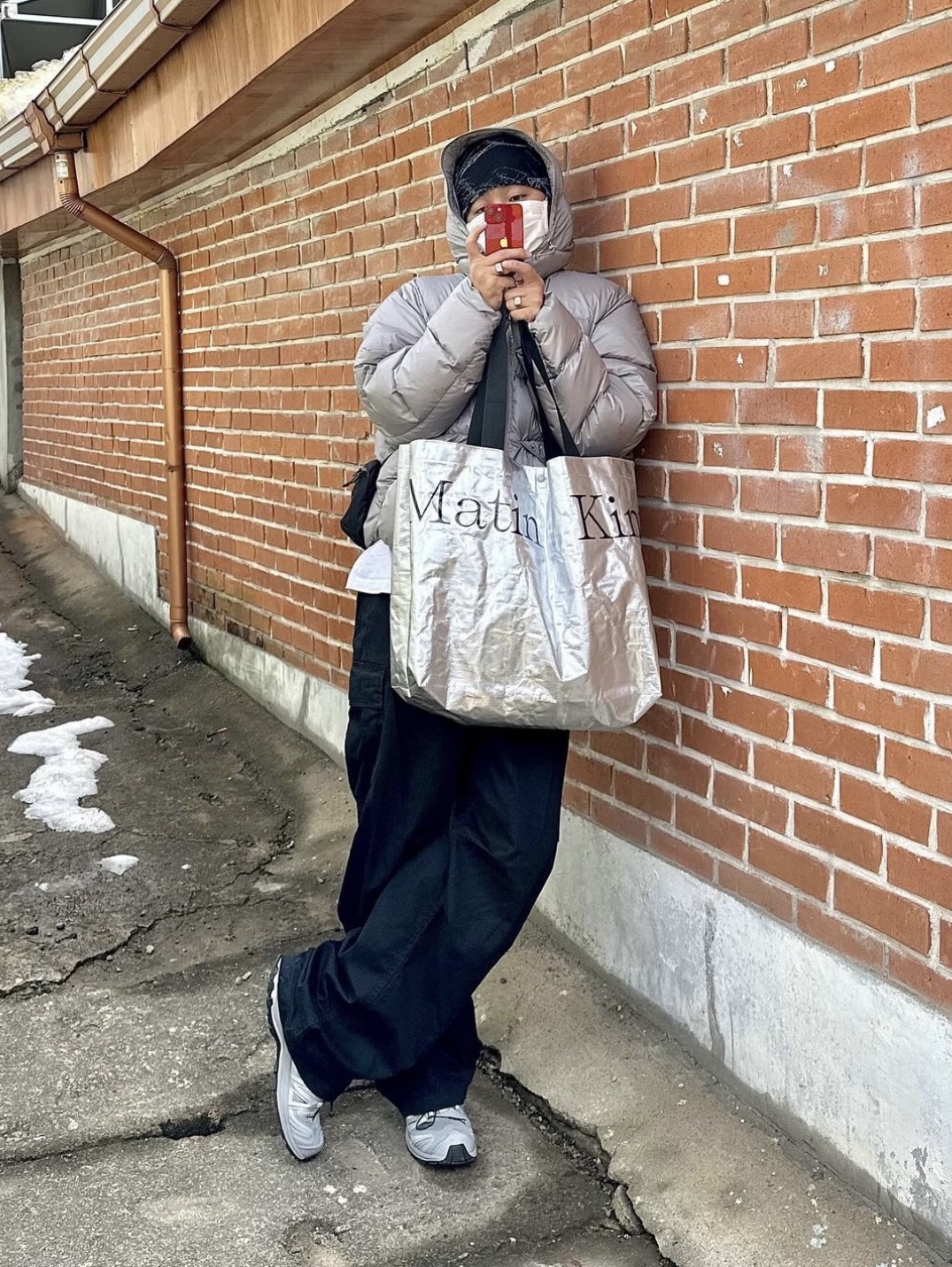 Matin Kim Matin Tarpaulin Shopper Bag Silver 착용 스타일 - 3