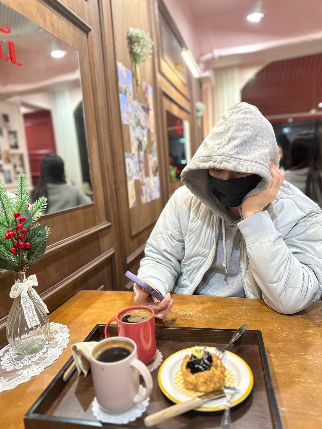 IAB Studio Hoodie Dual Gray 착용 스타일