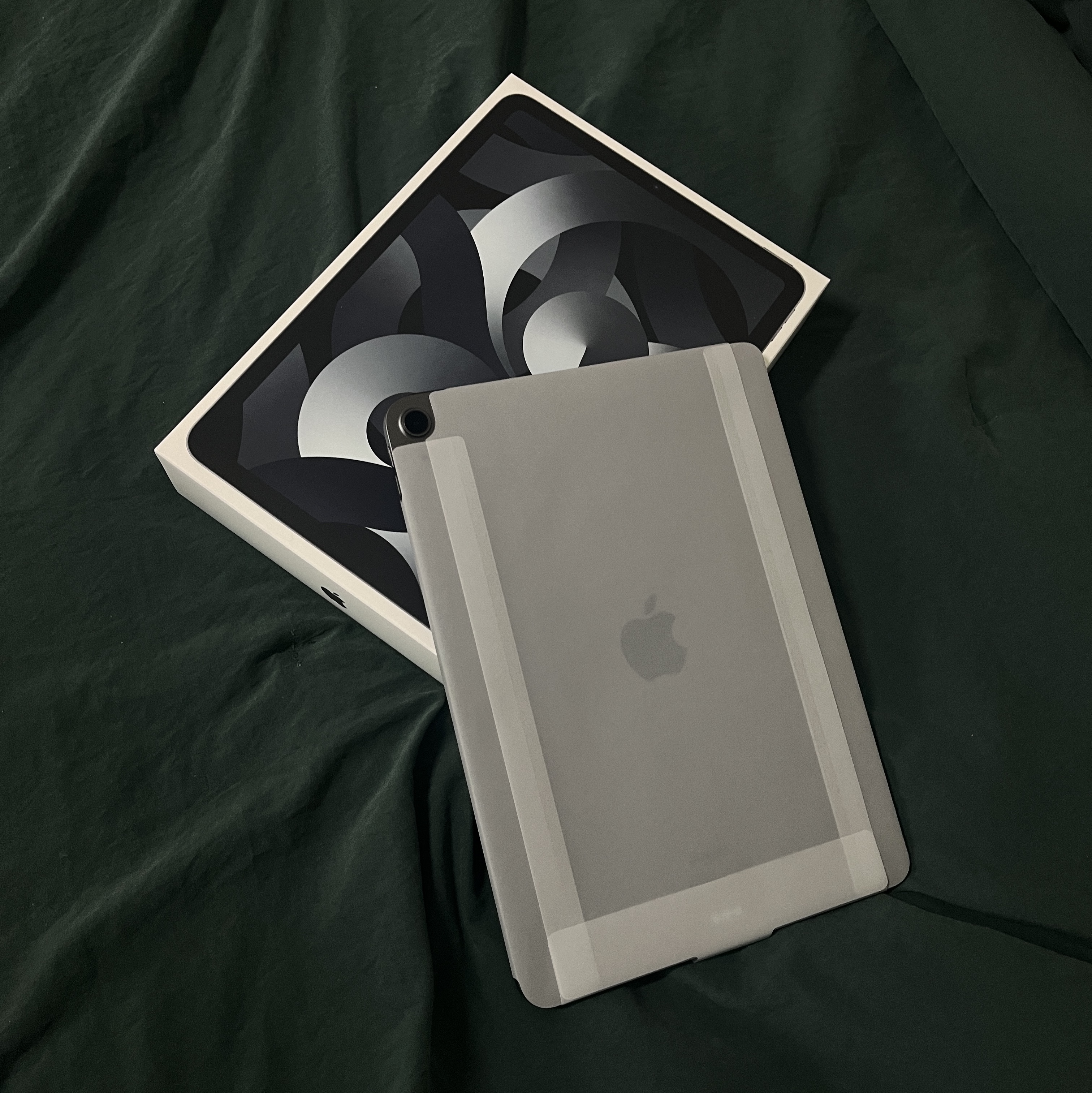 Apple iPad Air 5th Gen Wifi 64GB Space Gray (Korean Ver.) 착용 스타일 - 1