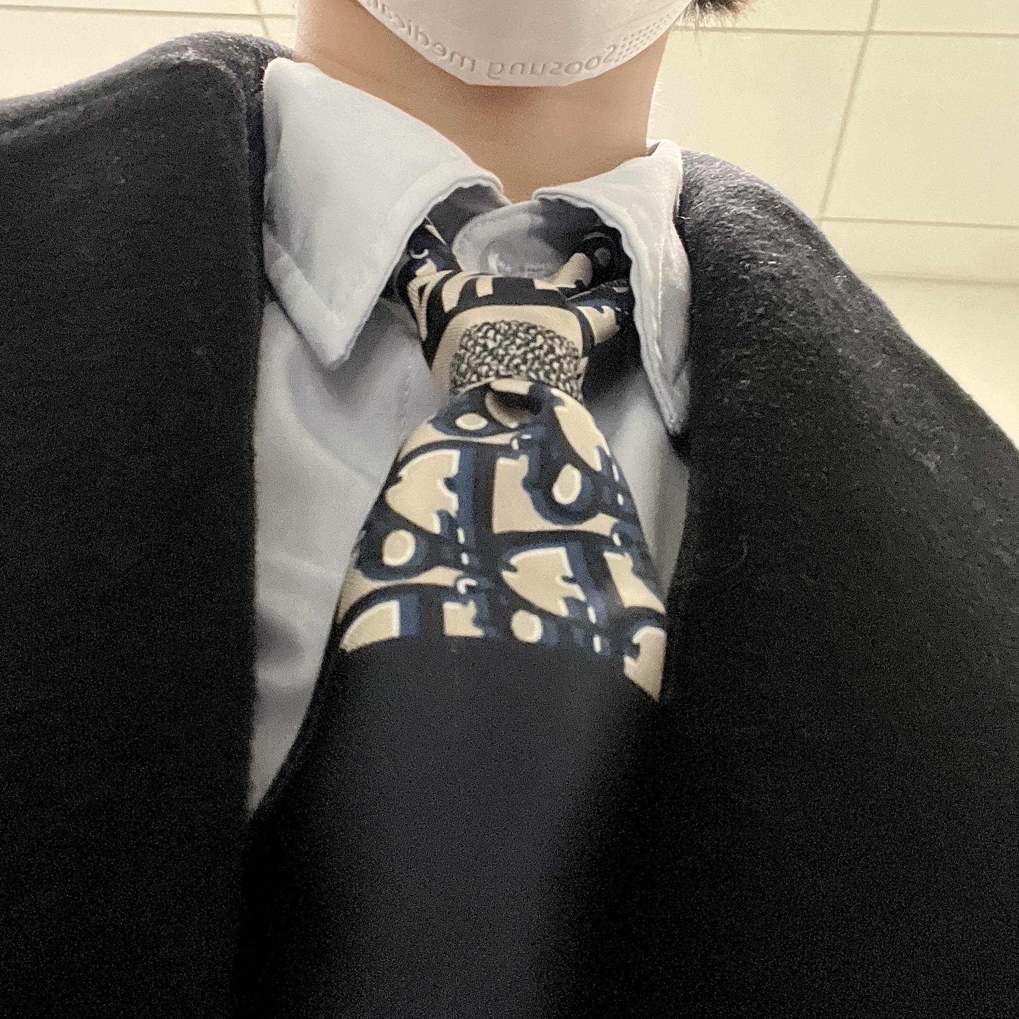 (W) Dior Oblique Mitzah Scarf Silk Twill Navy Blue 착용 스타일