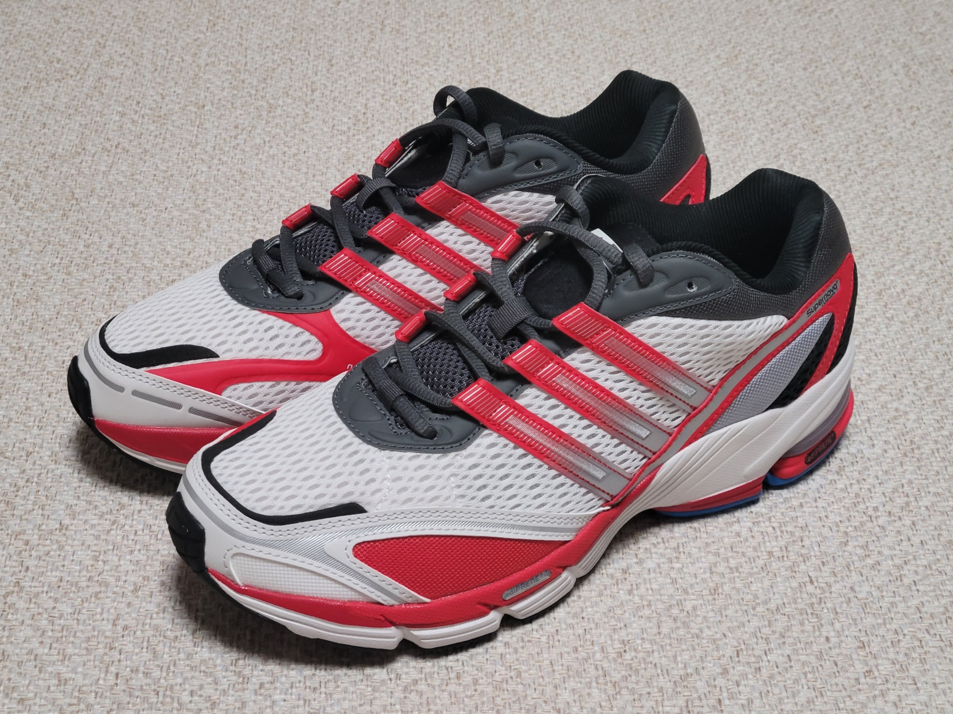 Adidas Supernova Cushion 7 Grey Five Crystal White 착용 스타일 - 2
