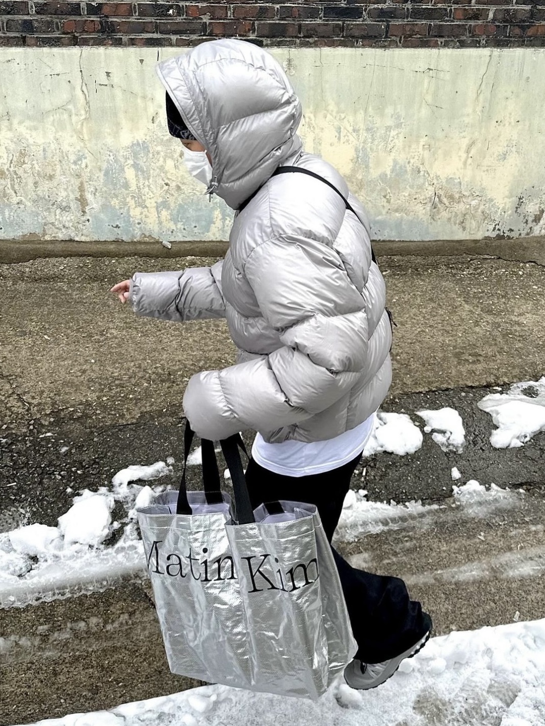 Matin Kim Matin Tarpaulin Shopper Bag Silver 착용 스타일 - 1