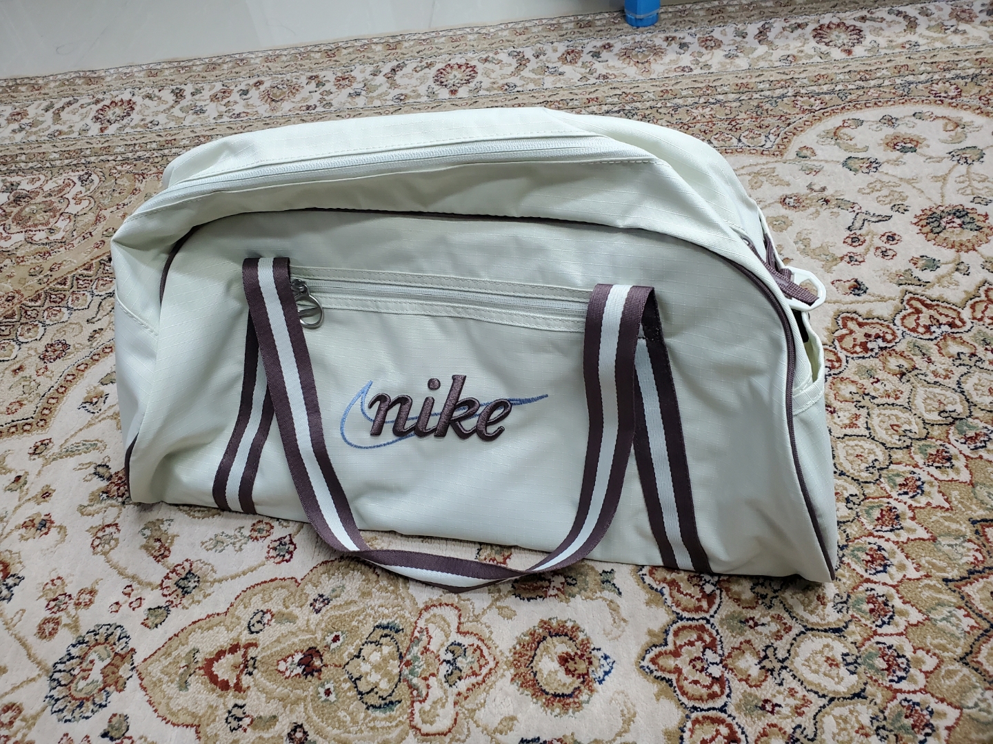 Nike Gym Club Training Bag 24L Sea Glass 착용 스타일