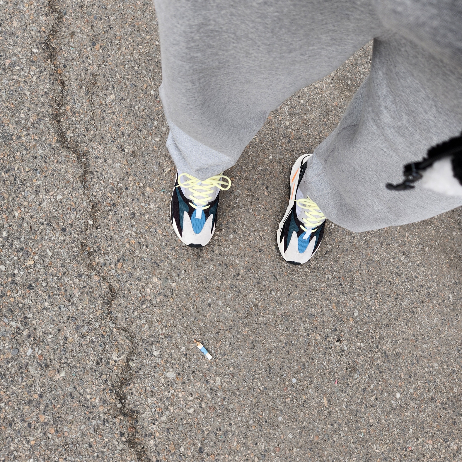 Adidas Yeezy Boost 700 Wave Runner Solid Grey 2021/2022 착용 스타일