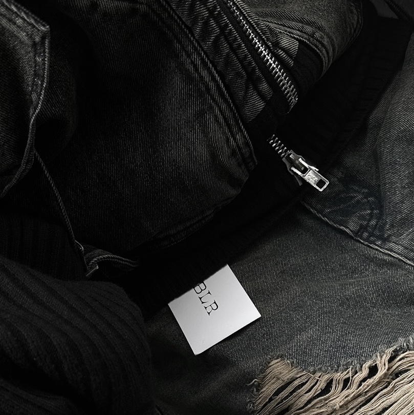 Balenciaga XL Army Boots Full Eva Black, No/Faith Studios Cargo Bomber Denim Jacket Black 착용 스타일 - 3