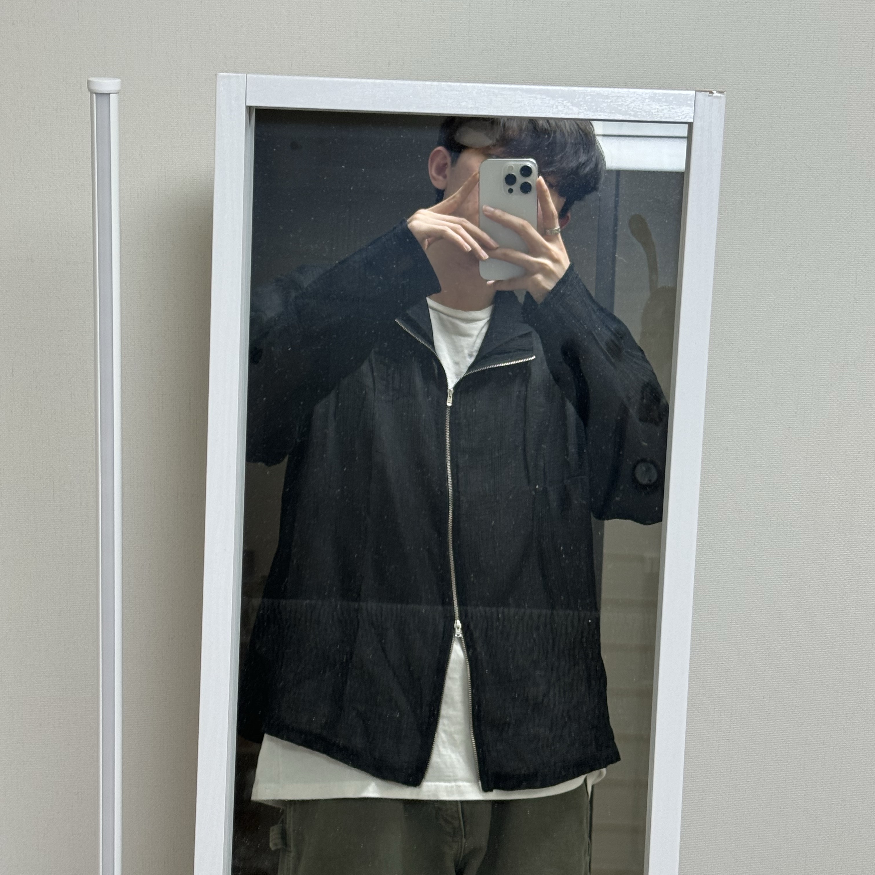 Our Legacy Shrunken Full zip Polo Rayon Plait Black 착용 스타일 - 1