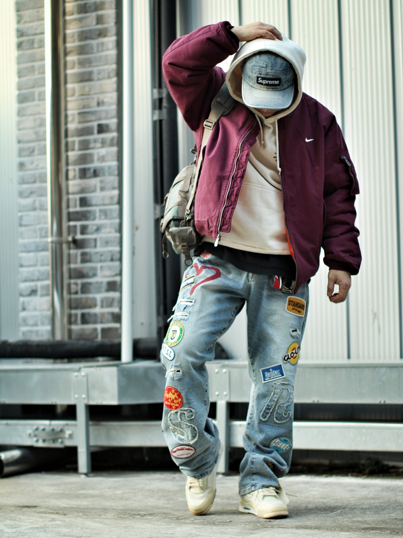 Supreme Washed Chino Twill Camp Cap Dirty Indigo - 24SS, Supreme Mini Duffle Bag Woodland Camo - 24SS 착용 스타일 - 3