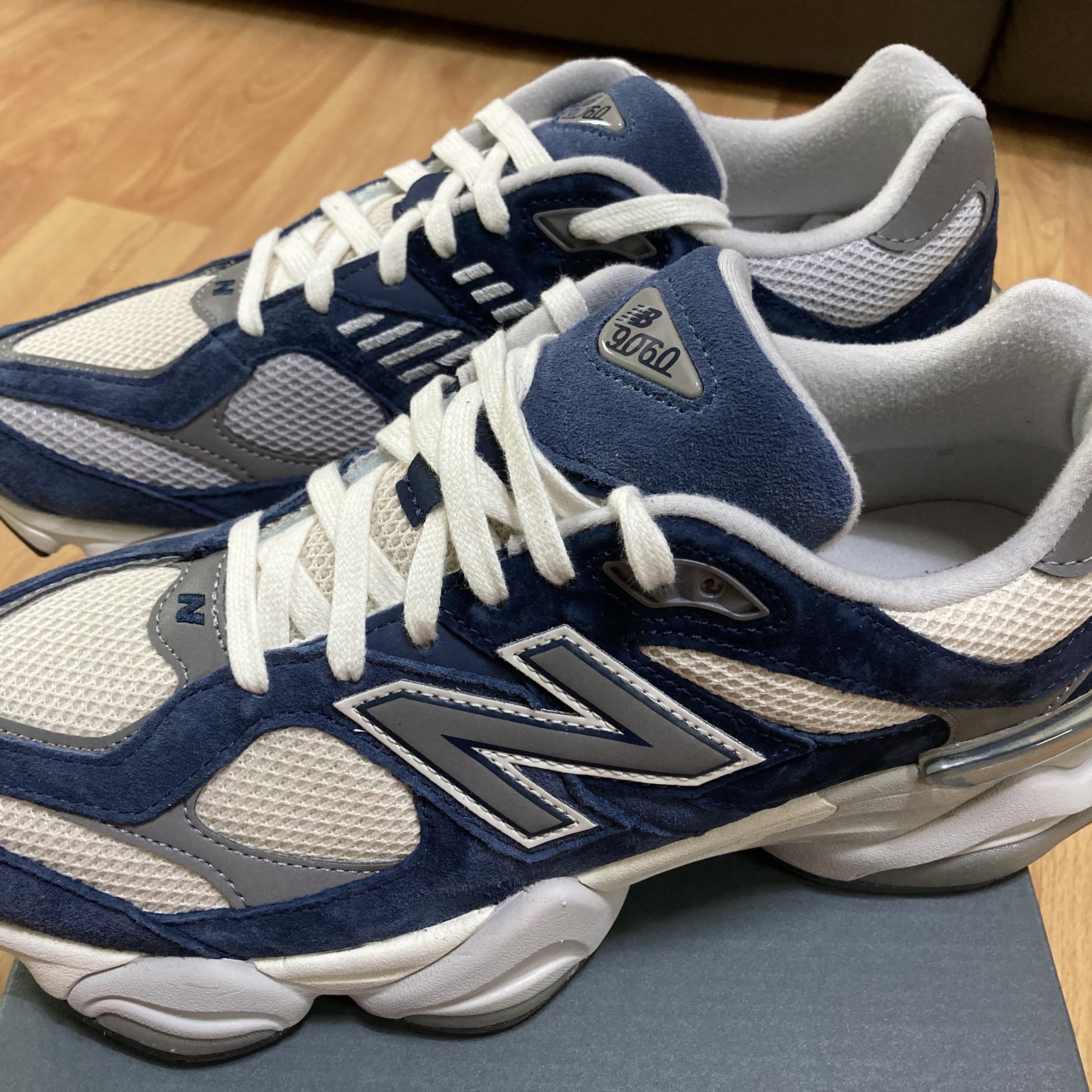 New Balance 9060 Natural Indigo 착용 스타일