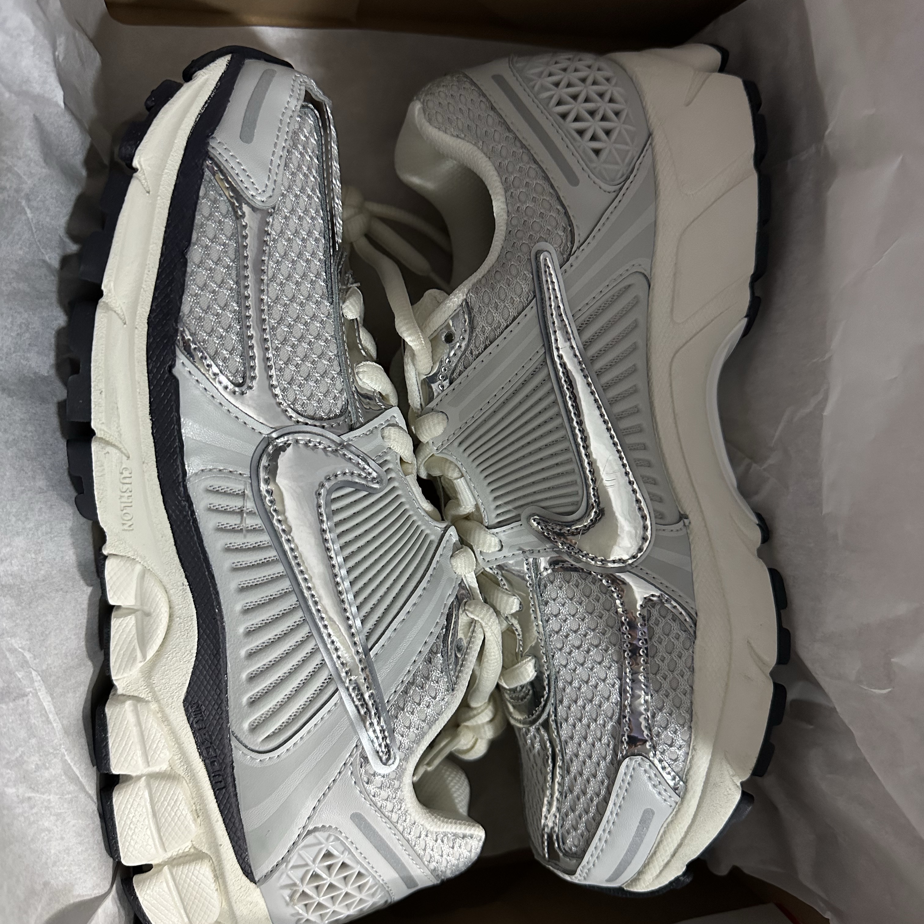 Nike Zoom Vomero 5 Photon Dust Gridiron 착용 스타일