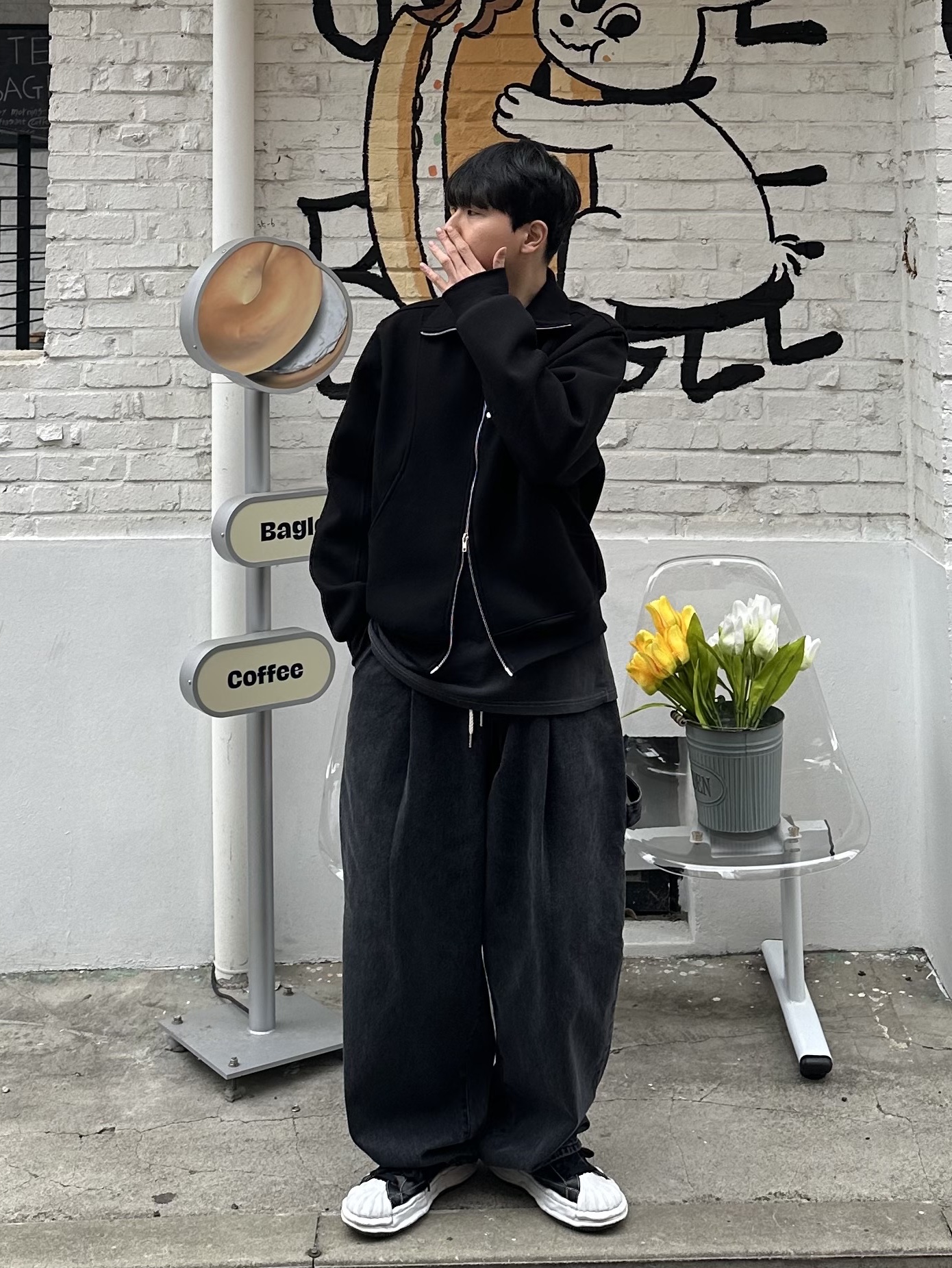 Maison Mihara Yasuhiro Blakey OG Sole Canvas Low-top Sneakers Black White, Maison Mihara Yasuhiro Blakey OG Sole OH Canvas Low-top Sneakers Black 착용 스타일 - 1