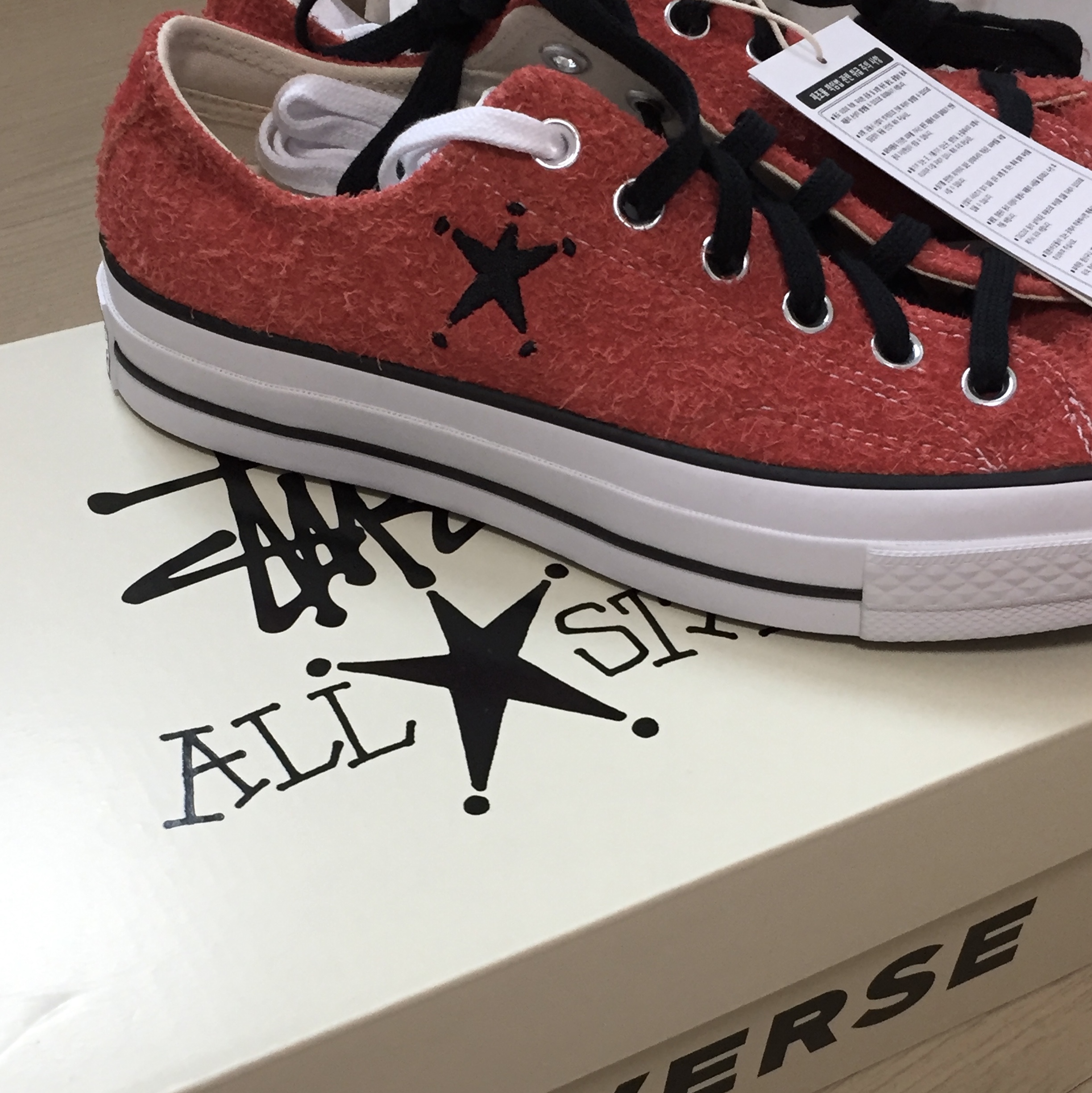 Converse x Stussy Chuck 70 Ox Poppy Red 착용 스타일 - 1