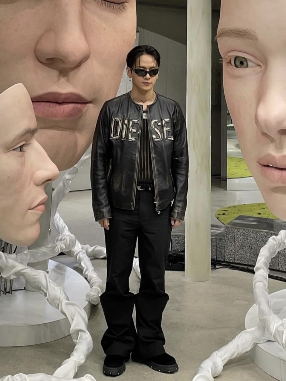 Gentle Monster x Maison Margiela MM108 Black Black 착용 스타일