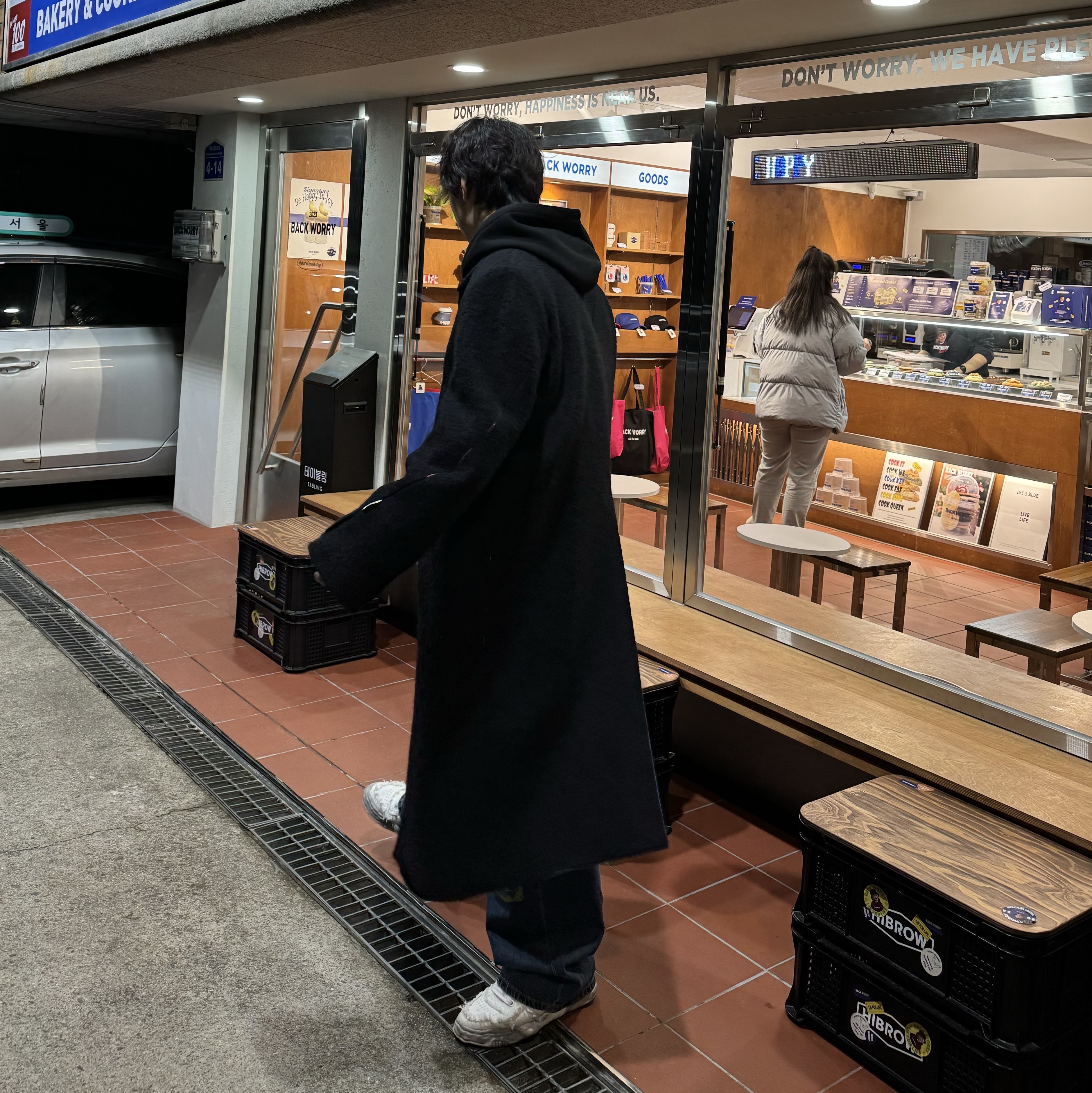 Stussy Basic Stussy Hoodie Black 2023, Maison Mihara Yasuhiro Parker OG Sole OH Canvas Low-top Sneakers White 착용 스타일 - 3