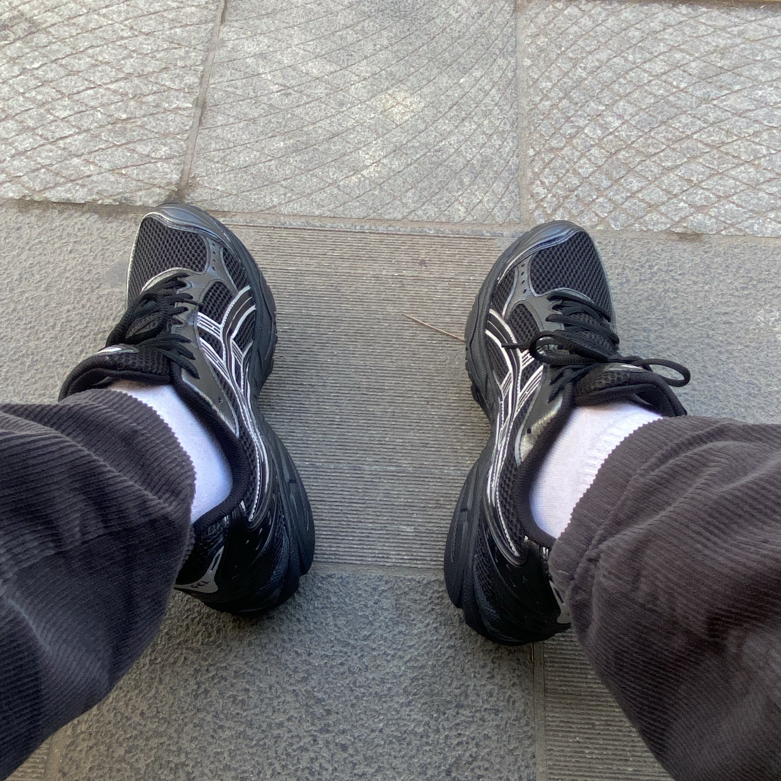 Asics Gel-Kayano 14 Black Pure Silver 착용 스타일