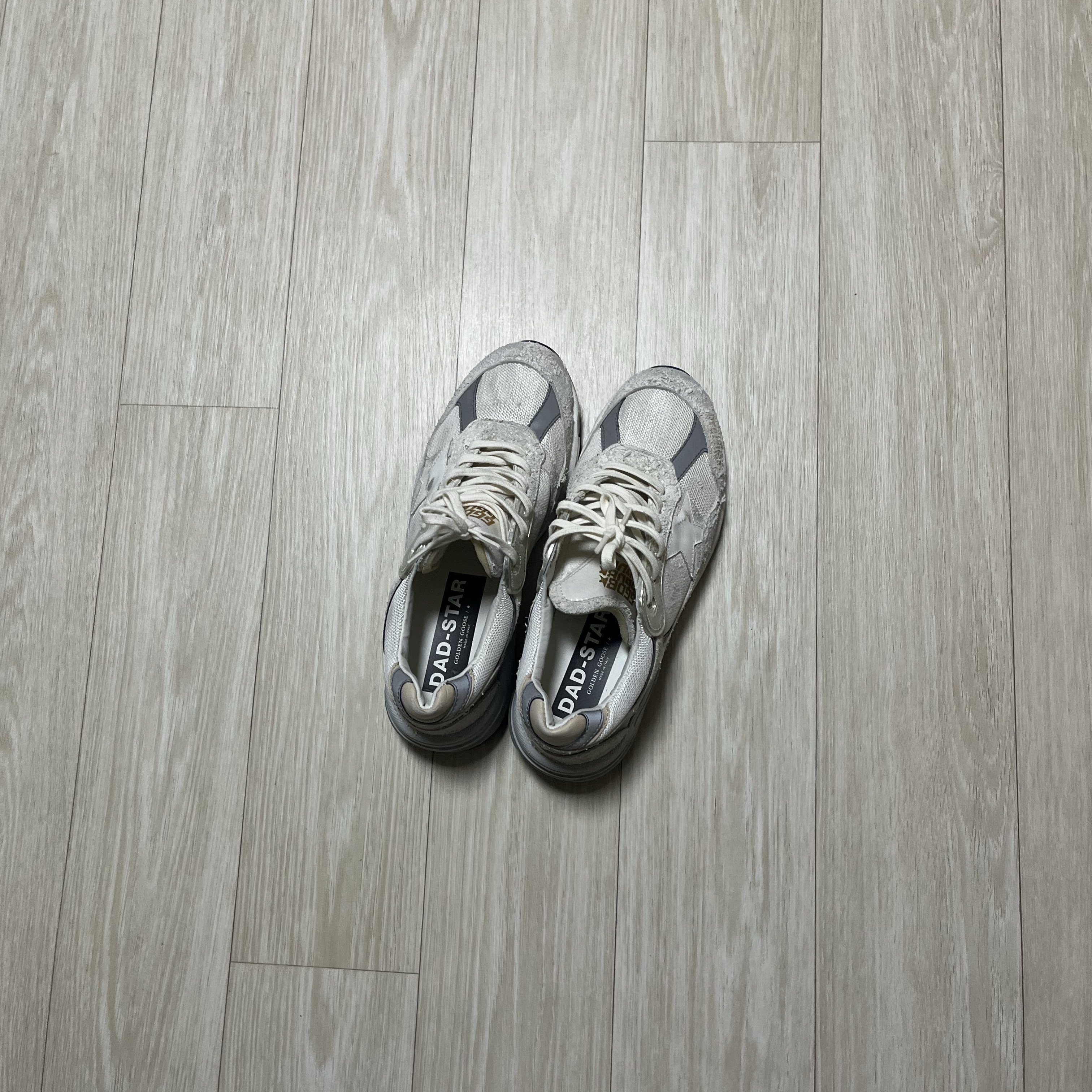 Golden Goose Dad-Star Sneakers White Silver 착용 스타일