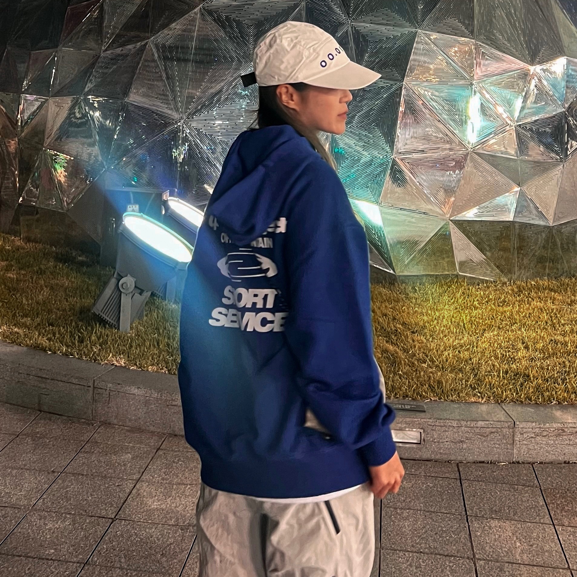 Salomon XT-6 Aegean Blue Tortoise Shell, Opening Project Identity Hoodie Cobalt Blue 착용 스타일 - 3