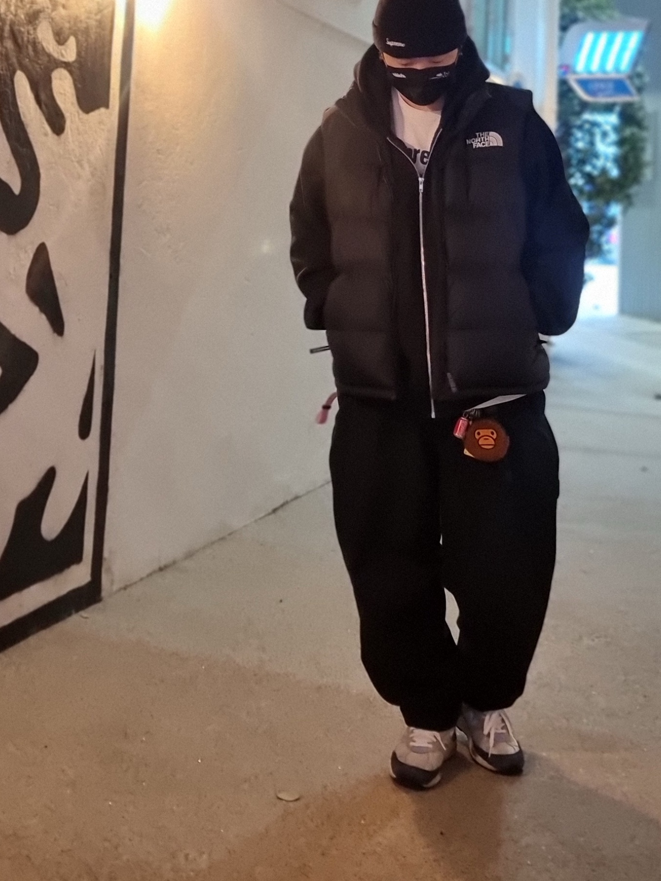 The North Face Nuptse On Ball Vest Real Black, Supreme Loose Gauge Beanie Black 착용 스타일 - 1