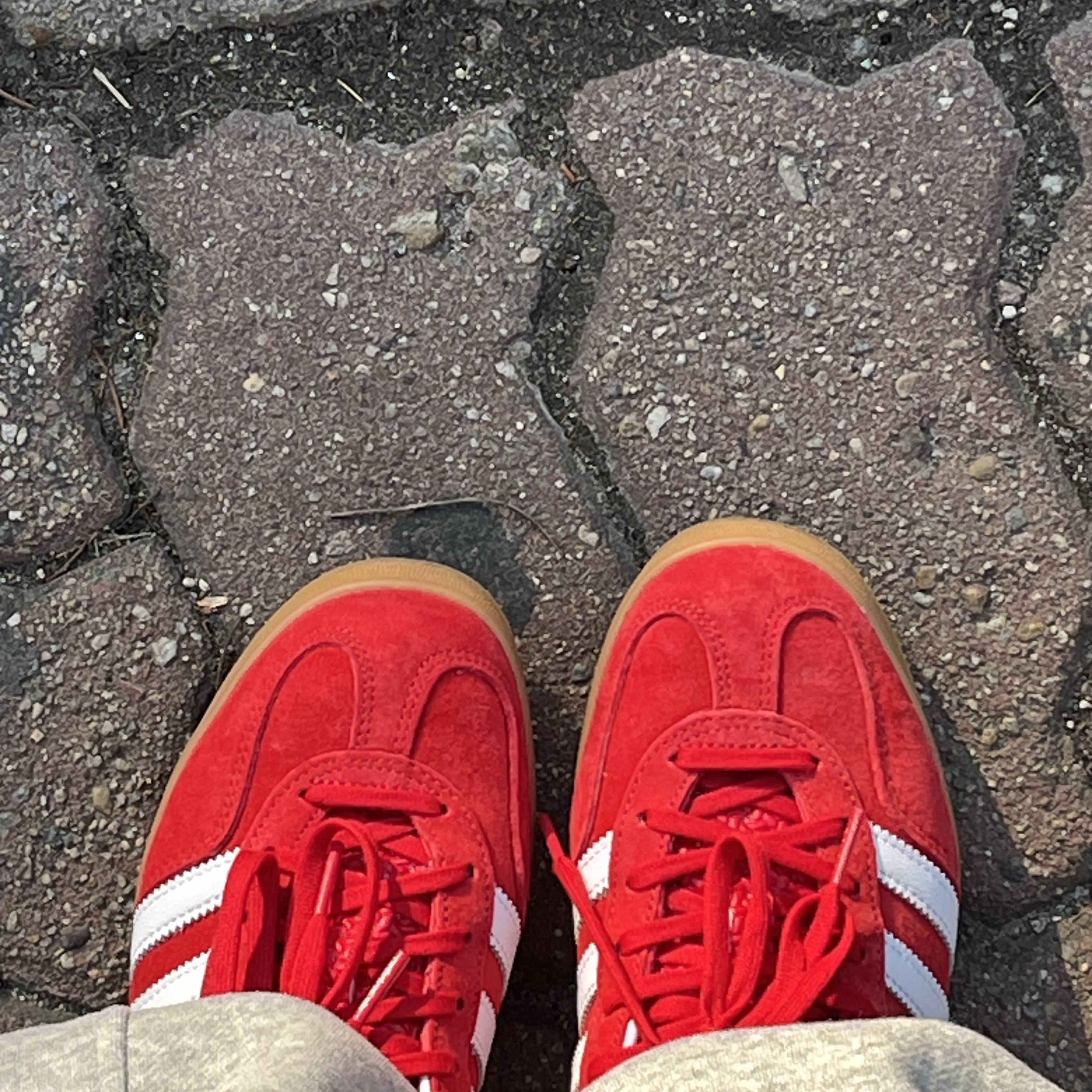 Adidas Gazelle Indoor Scarlet 착용 스타일