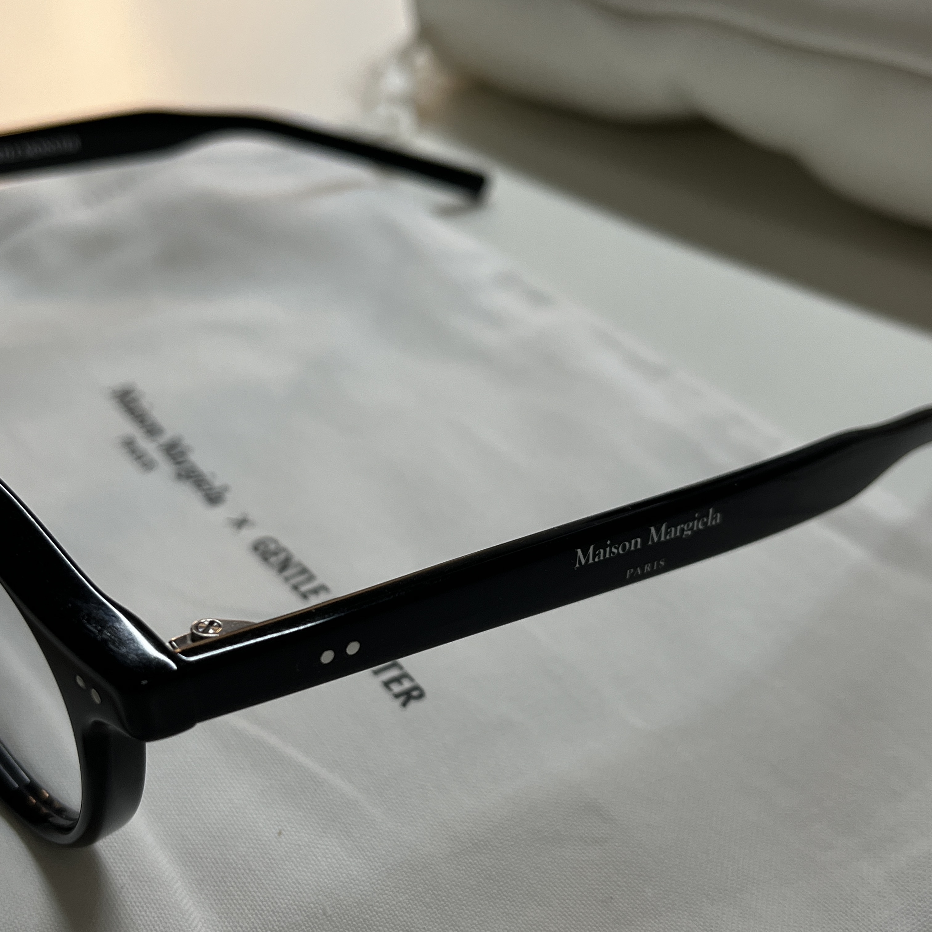 Gentle Monster x Maison Margiela MM116 Black Clear 착용 스타일