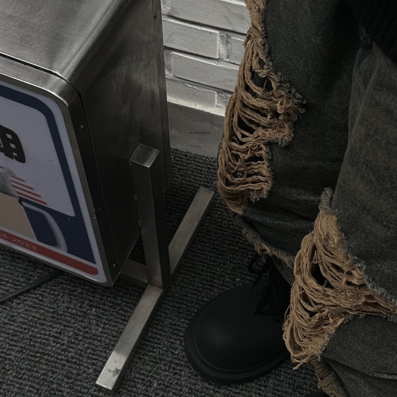 Balenciaga XL Army Boots Full Eva Black, No/Faith Studios Cargo Bomber Denim Jacket Black 착용 스타일 - 2