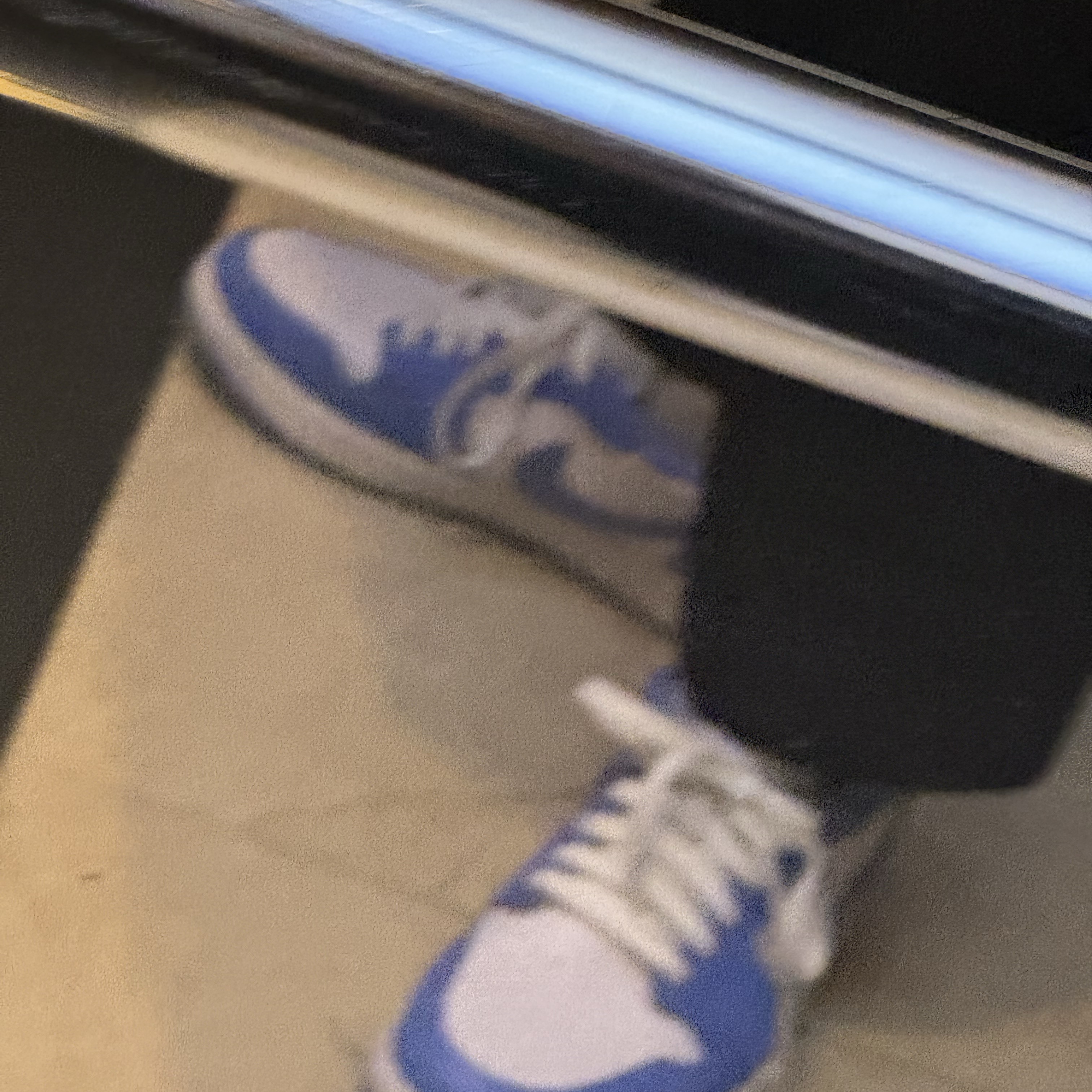Jordan 1 Low Golf White and University Blue 착용 스타일