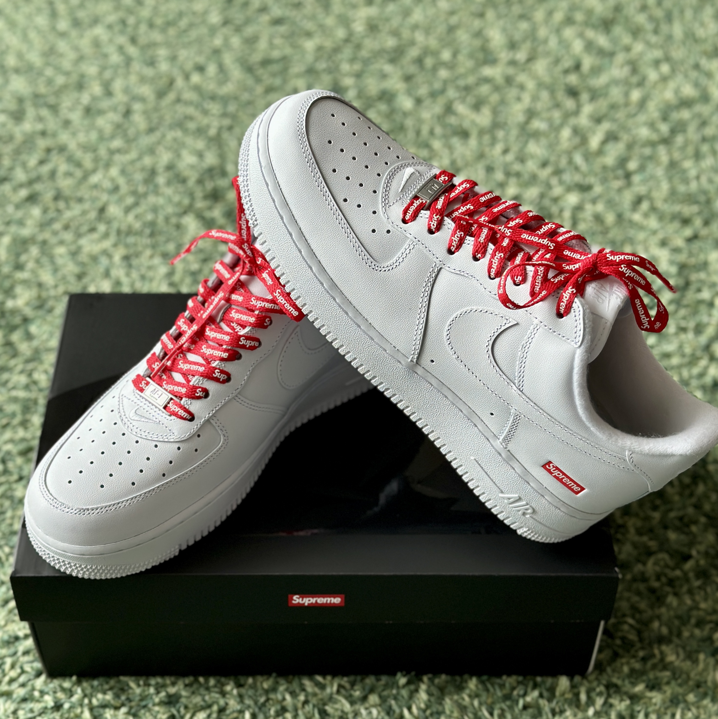 Nike x Supreme Air Force 1 Low White 착용 스타일