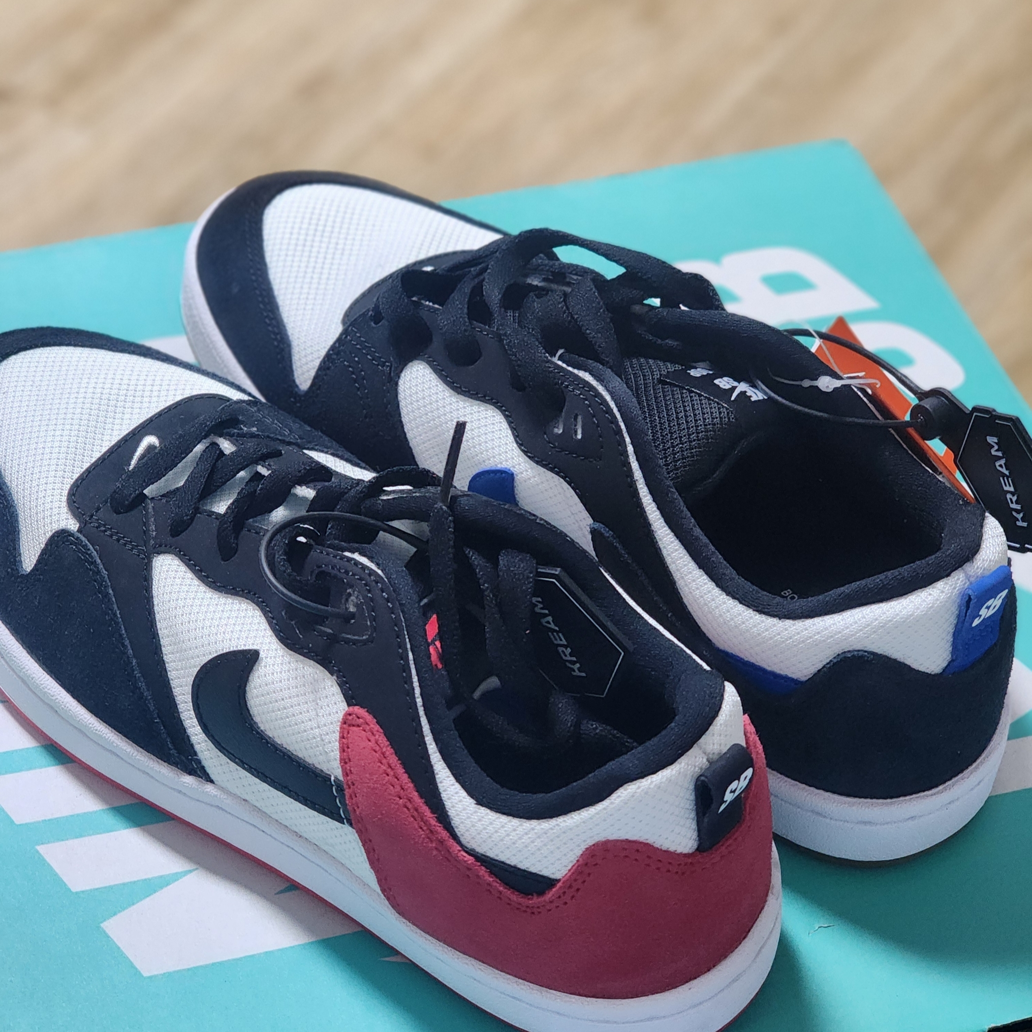 Nike SB Alleyoop University Red, Nike SB Alleyoop White Team Royal 착용 스타일 - 2