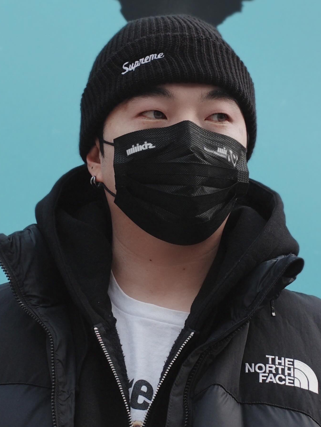 The North Face Nuptse On Ball Vest Real Black, Supreme Loose Gauge Beanie Black 착용 스타일 - 2