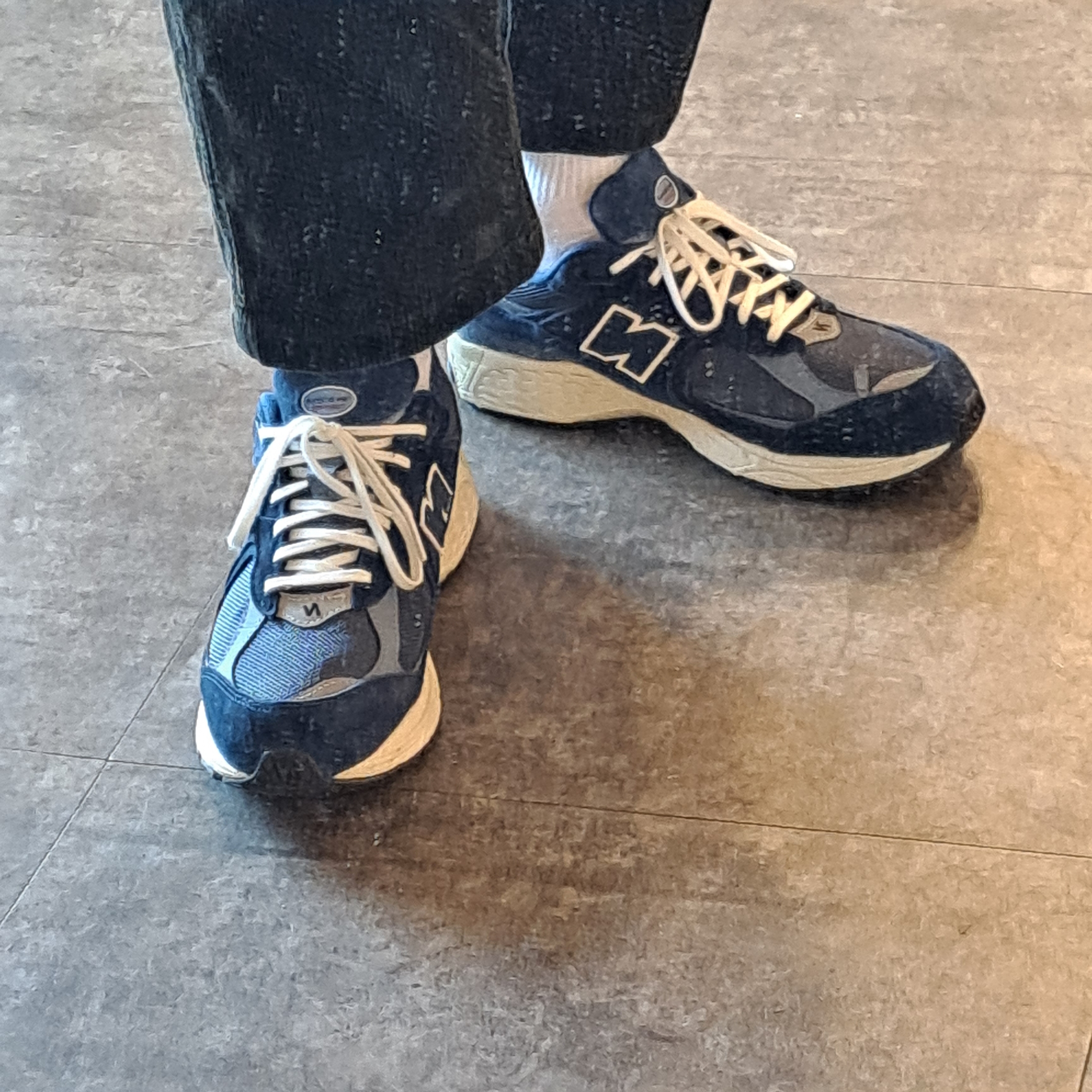 New Balance 2002R Gore-Tex Navy Arctic Grey 착용 스타일 - 2