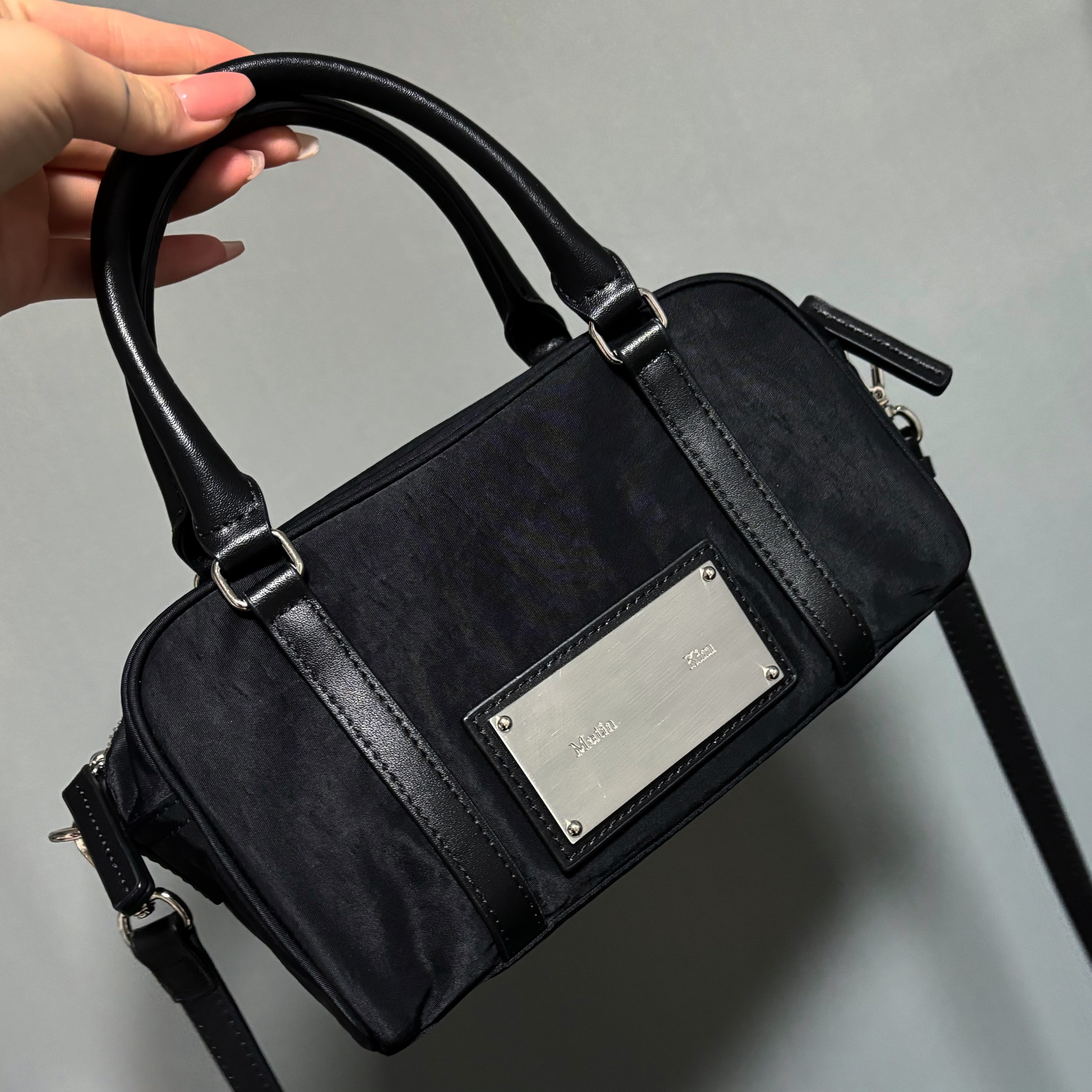 Matin Kim Baby Sporty Tote Bag Black 착용 스타일