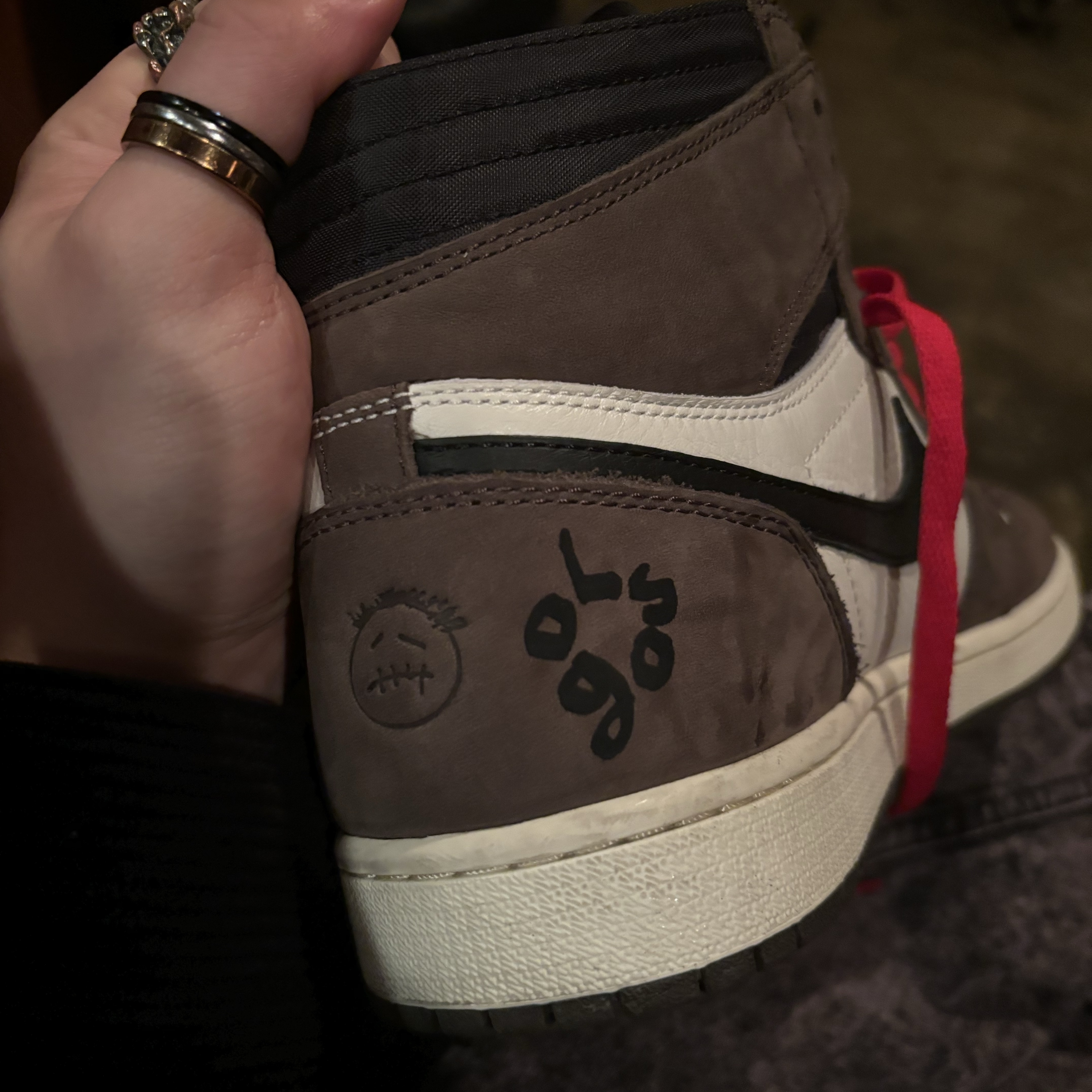 Jordan 1 x Travis Scott Retro High OG SP Mocha 착용 스타일 - 1