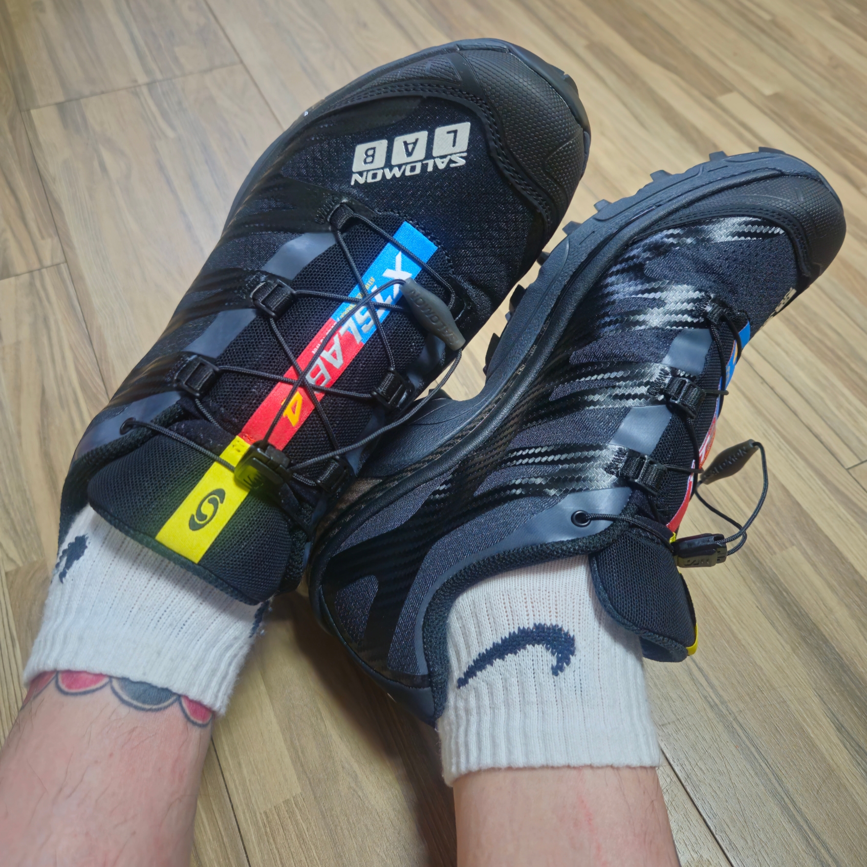 Salomon XT-4 Black Silver Metallic 착용 스타일
