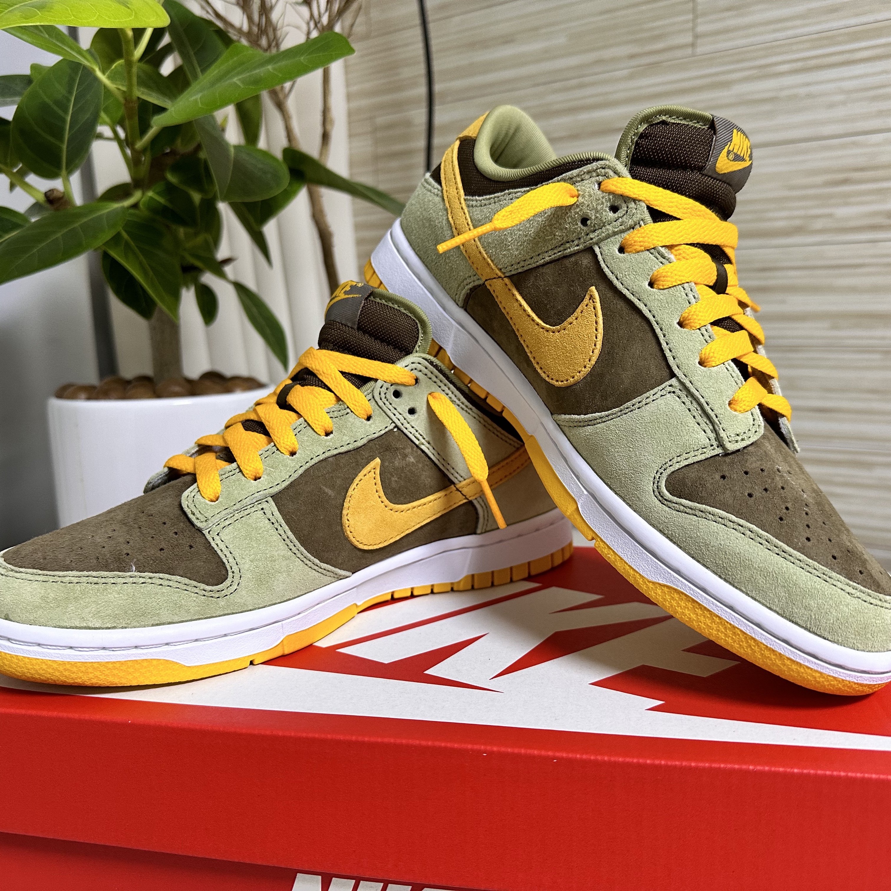Nike Dunk Low SE Dusty Olive 착용 스타일 - 2