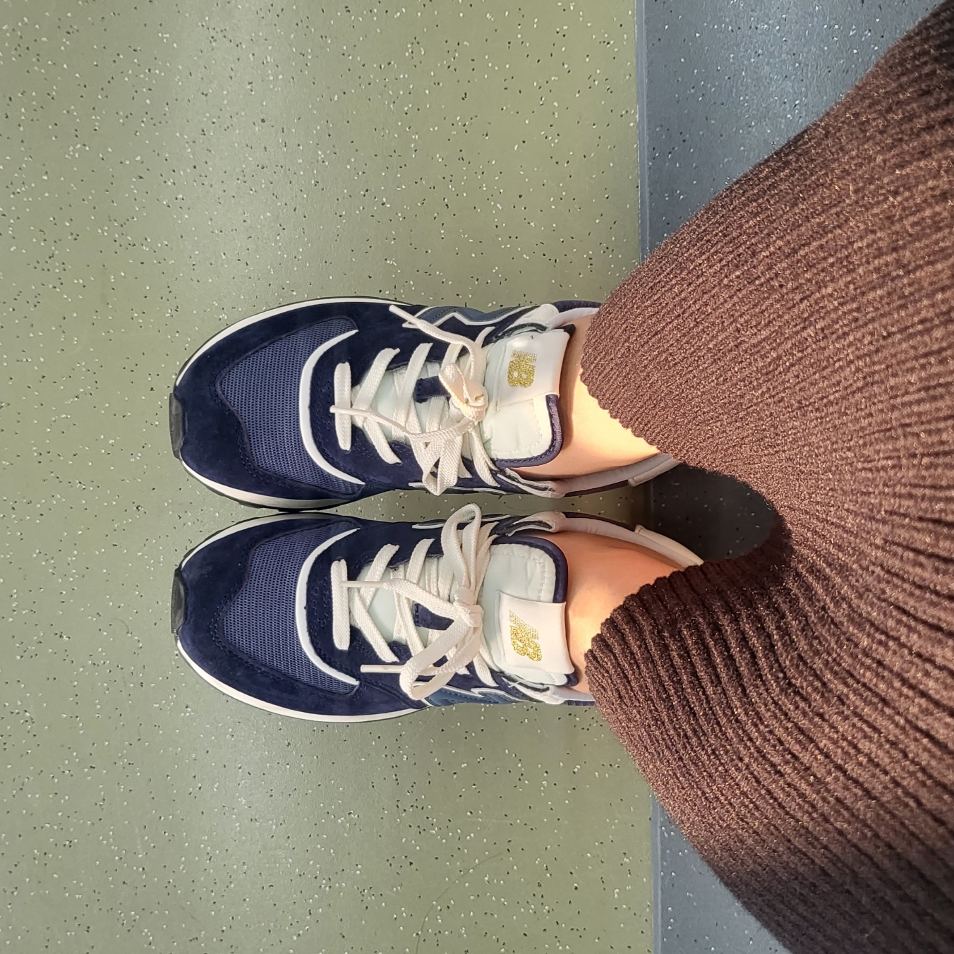 New Balance 574 Legacy Navy 착용 스타일