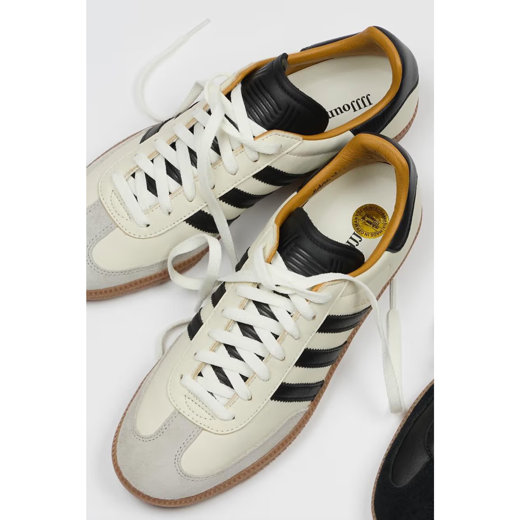 Adidas x JJJJound Samba OG Off White Core Black, Adidas x JJJJound Samba OG Core Black Off White 착용 스타일 - 3