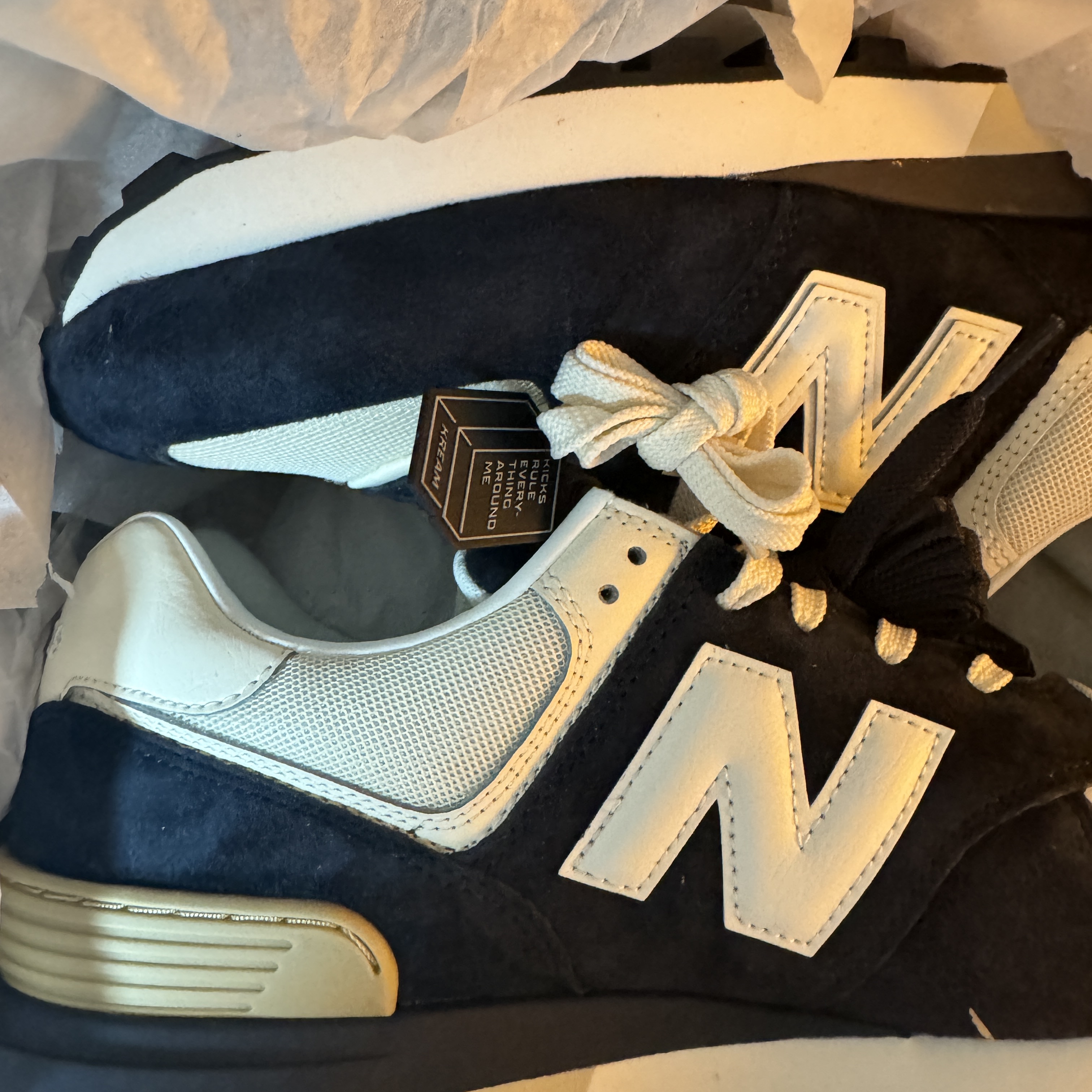 New Balance 574 Legacy Navy Blue 착용 스타일