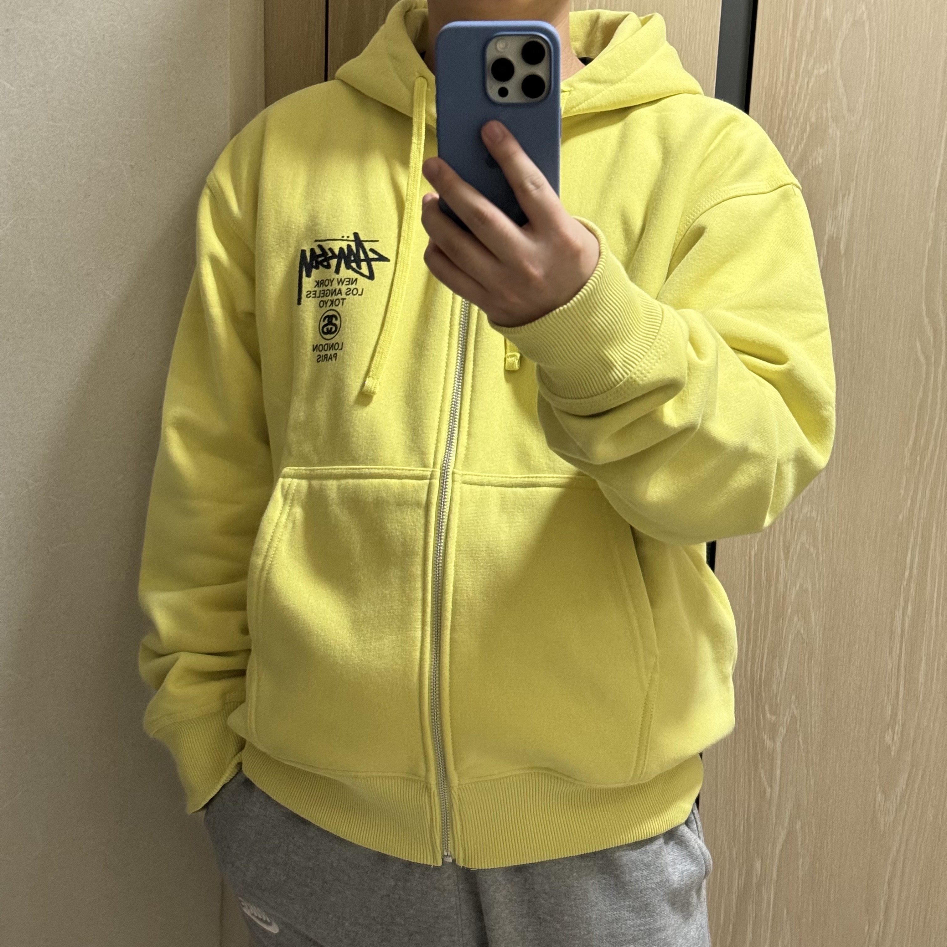 Stussy World Tour Zip Hoodie Yellow 2022 착용 스타일