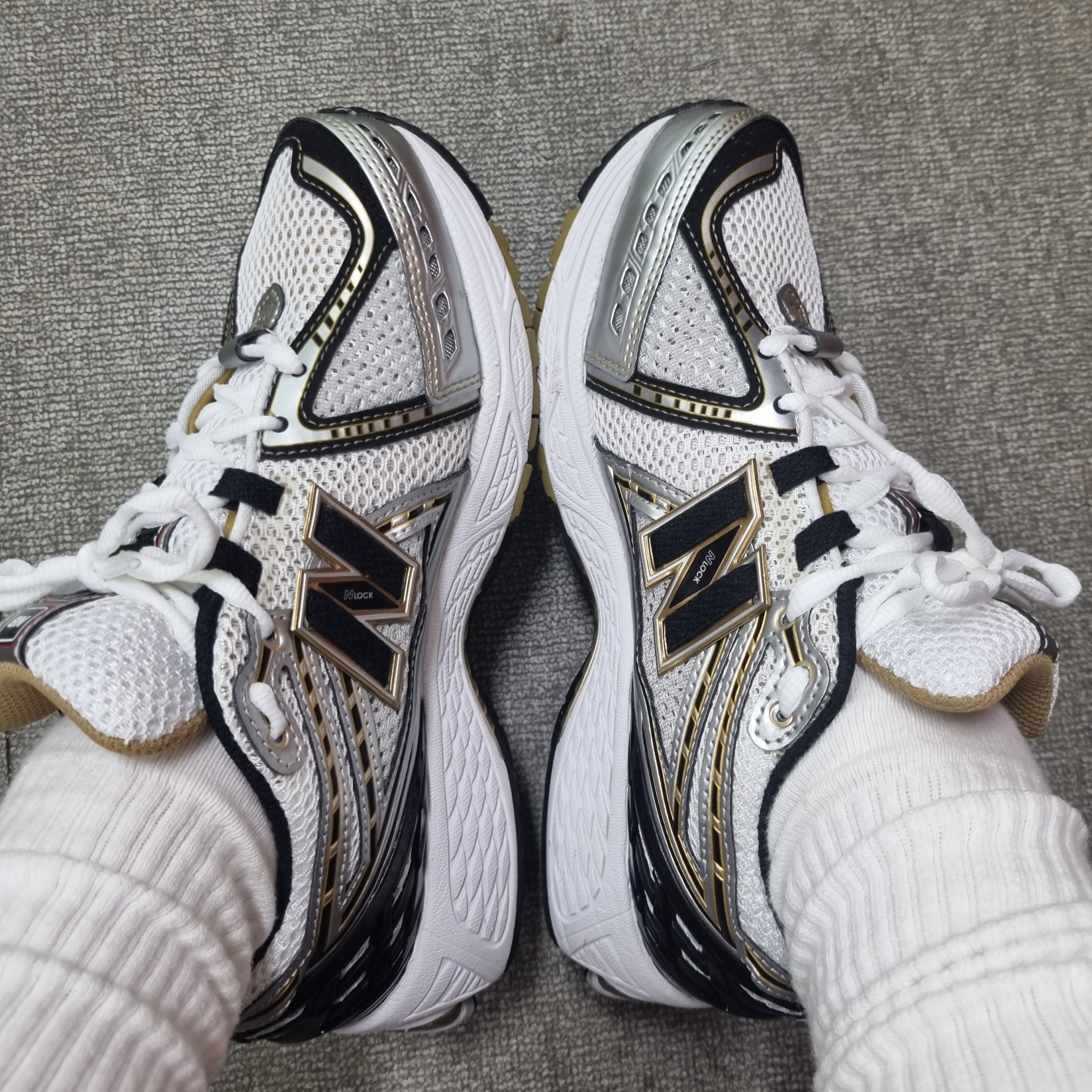 New Balance 1906R White Gold 착용 스타일 - 2
